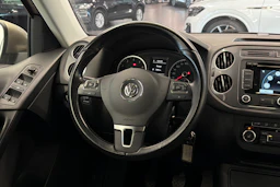 Ruskea (beige) Volkswagen Tiguan 2015 kuva 13.