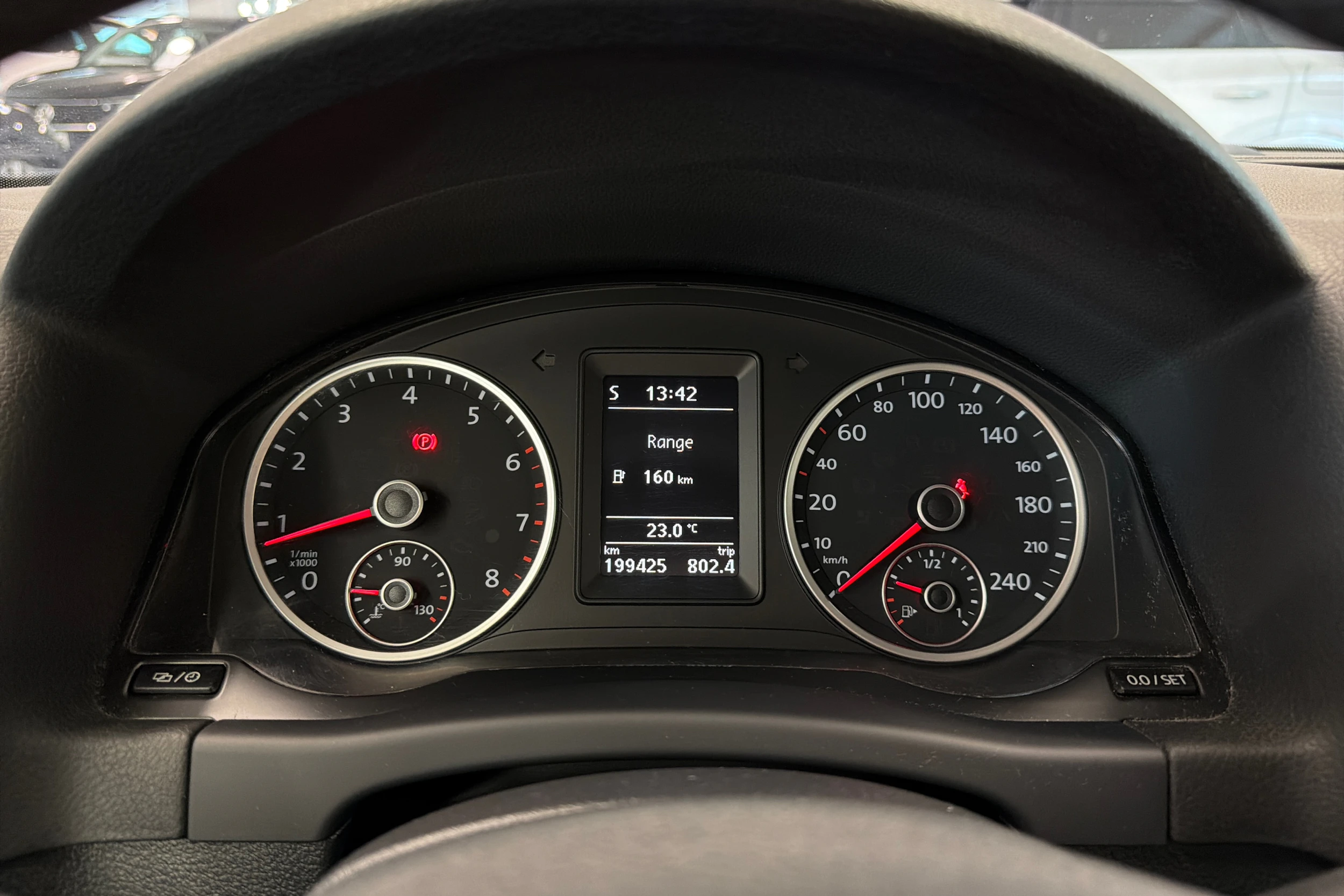 Ruskea (beige) Volkswagen Tiguan 2015 kuva 16.