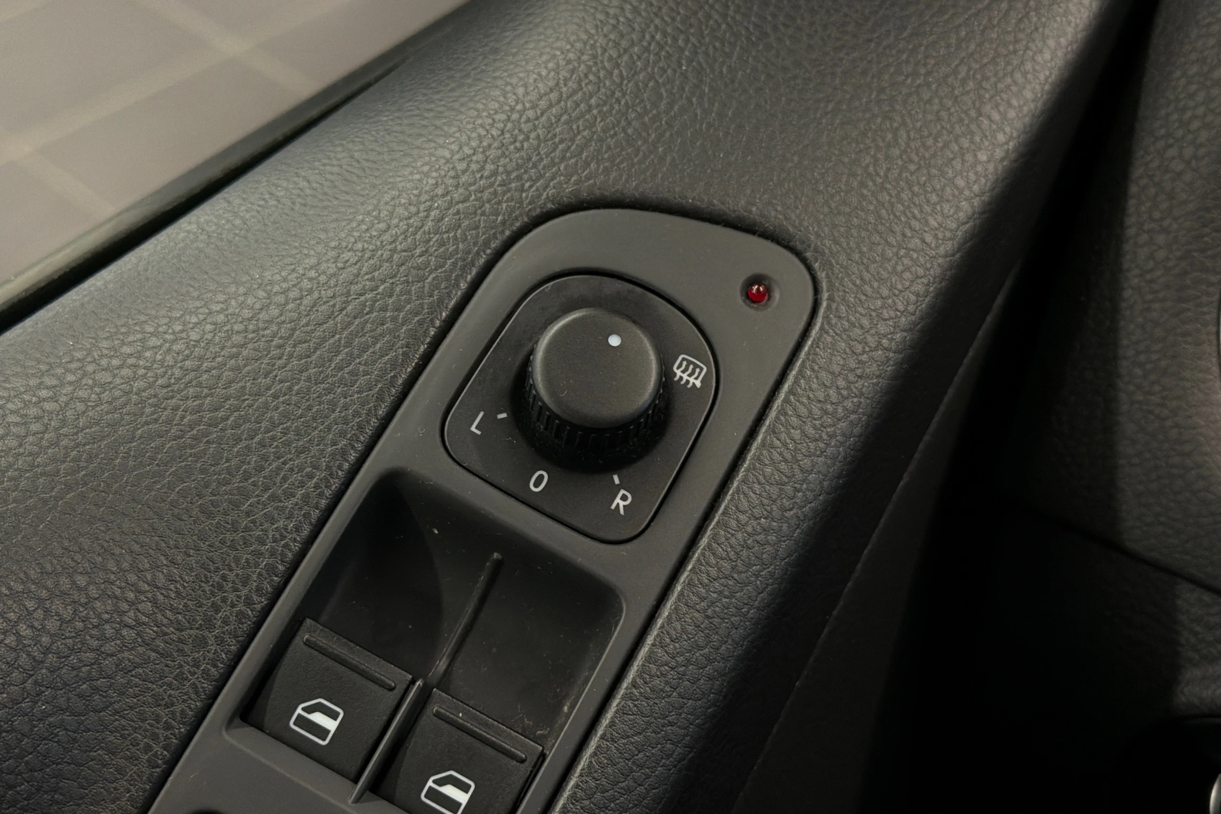 Ruskea (beige) Volkswagen Tiguan 2015 kuva 18.