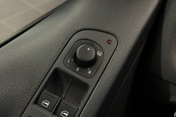 Ruskea (beige) Volkswagen Tiguan 2015 kuva 18.