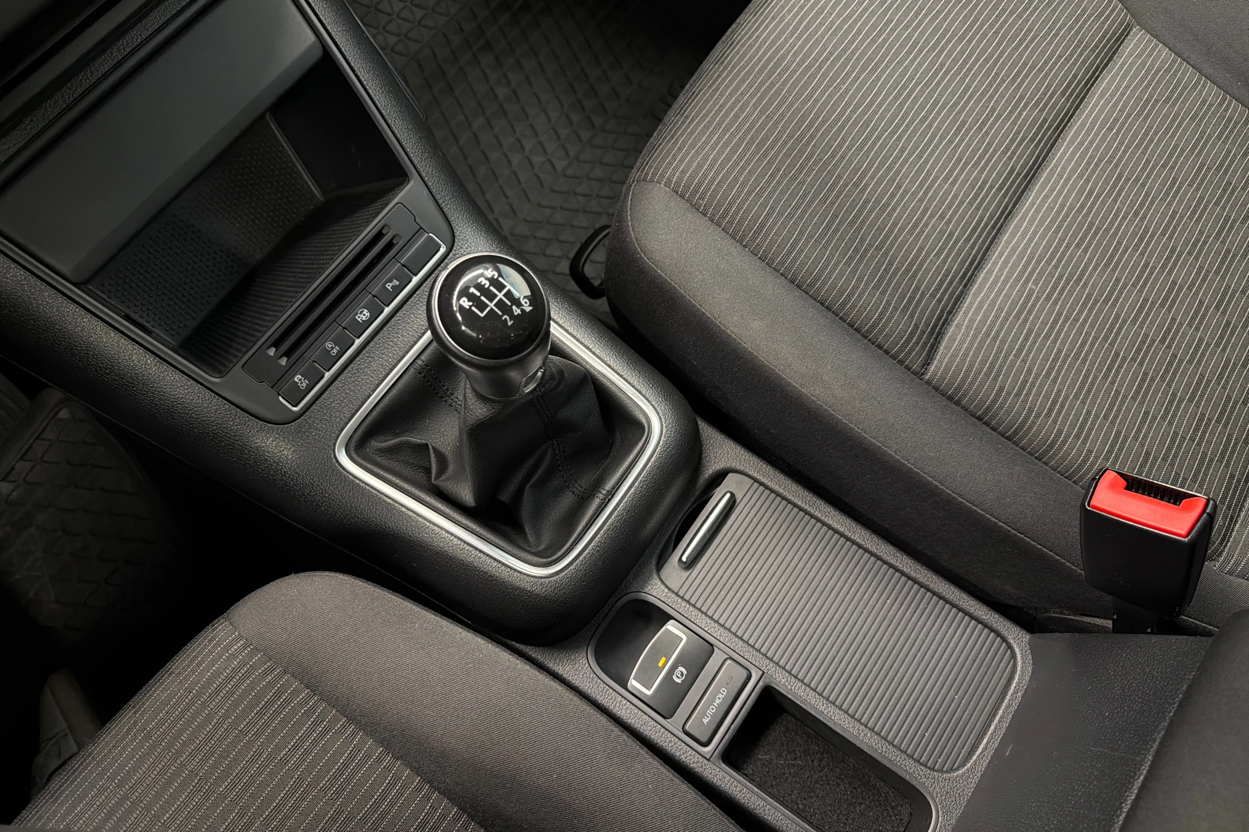 Ruskea (beige) Volkswagen Tiguan 2015 kuva 19.