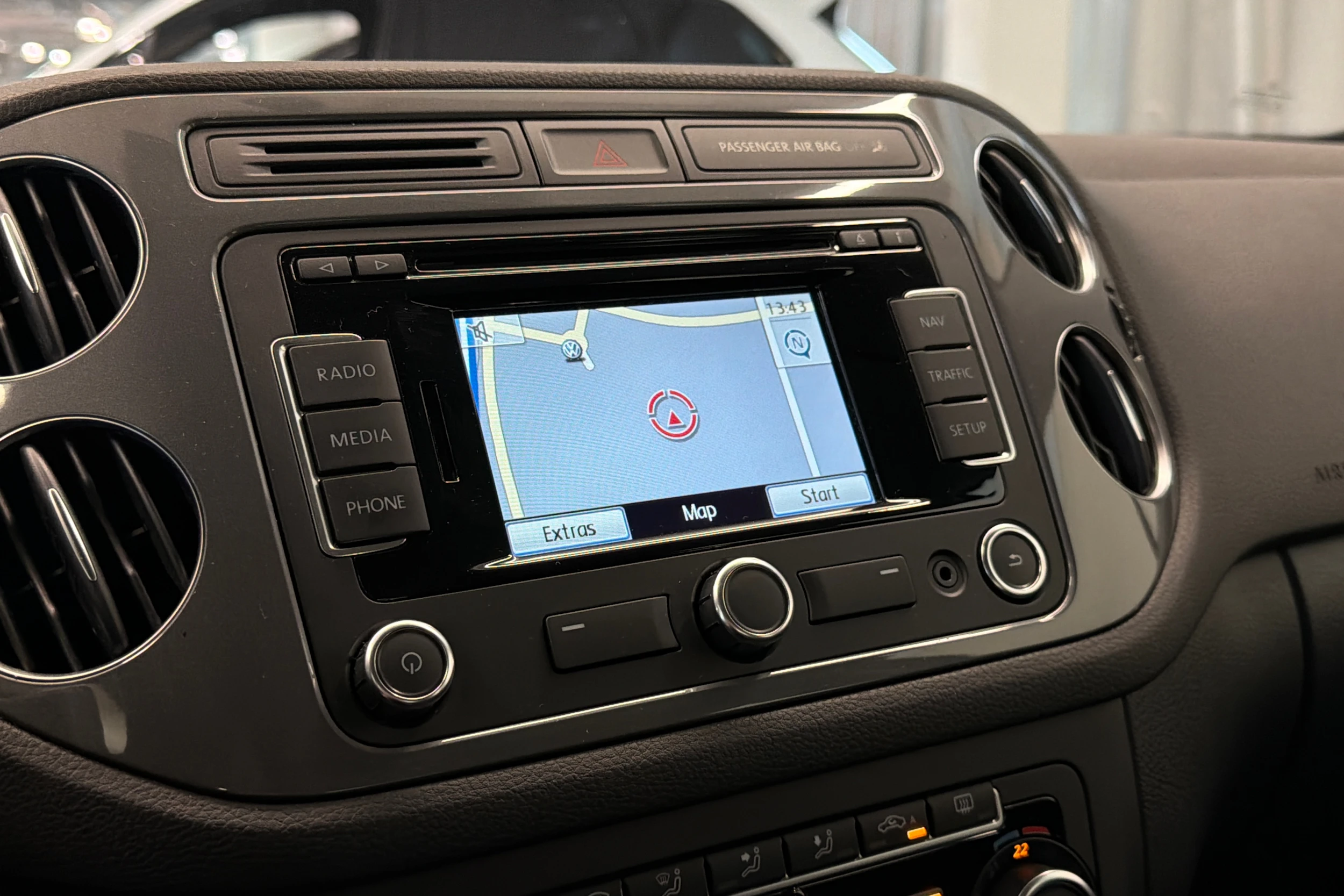 Ruskea (beige) Volkswagen Tiguan 2015 kuva 22.