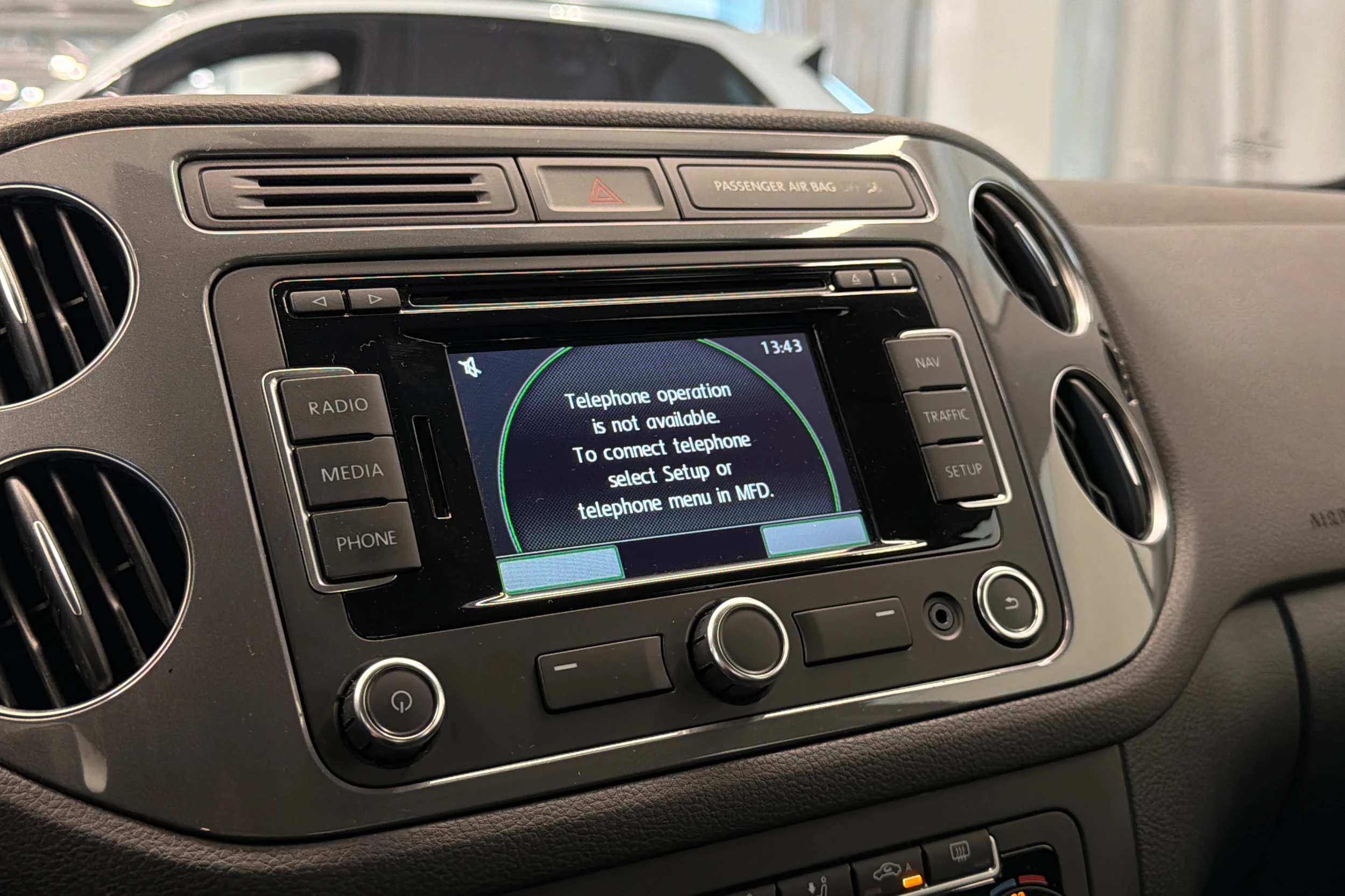 Ruskea (beige) Volkswagen Tiguan 2015 kuva 23.