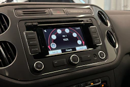 Ruskea (beige) Volkswagen Tiguan 2015 kuva 24.