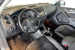 Harmaa Volkswagen Tiguan 2015 kuva 6.