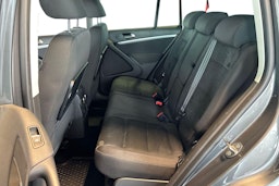 Harmaa Volkswagen Tiguan 2015 kuva 8.