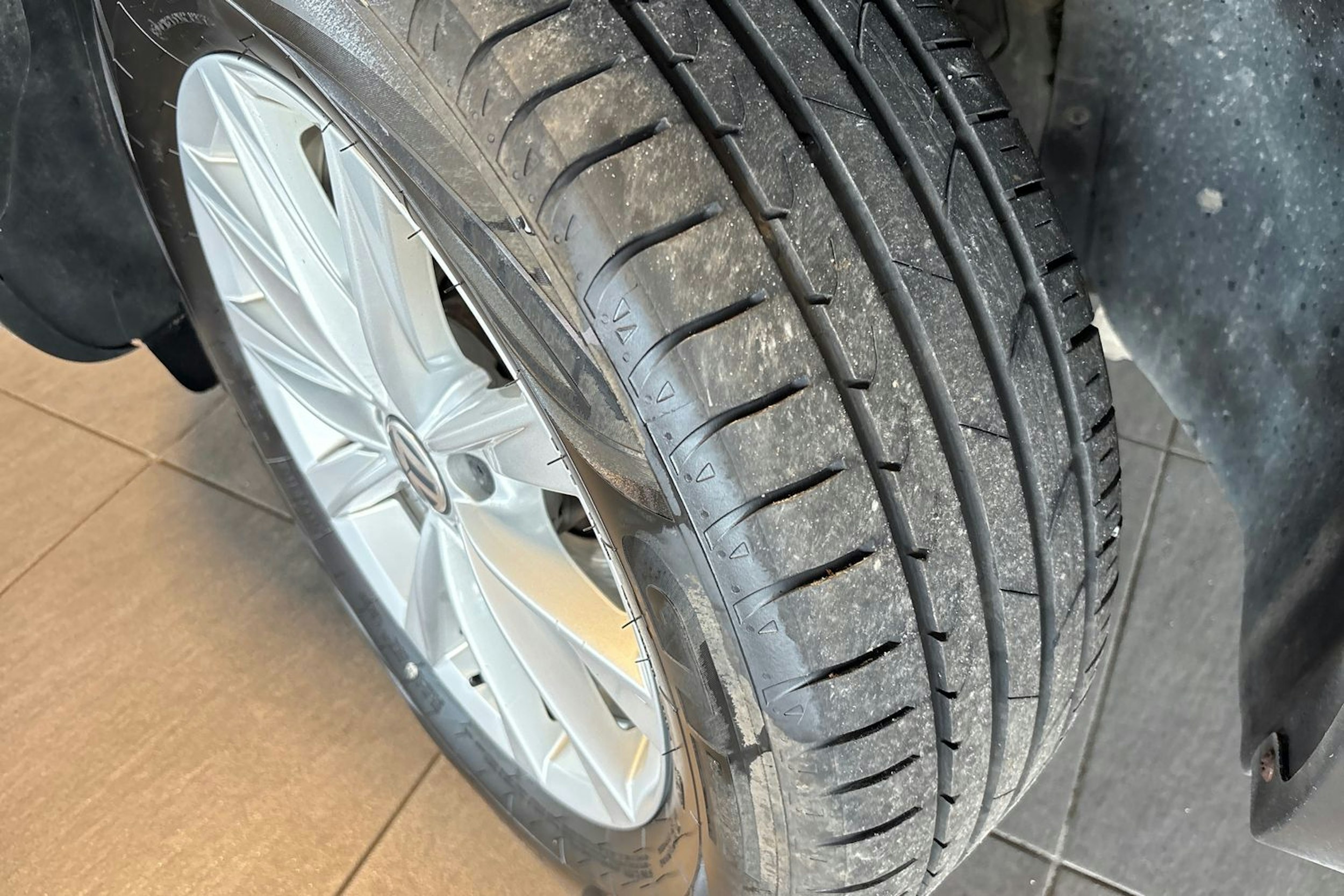 Harmaa Volkswagen Tiguan 2015 kuva 10.