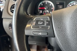 Harmaa Volkswagen Tiguan 2015 kuva 13.
