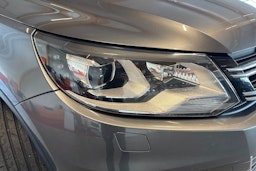 Harmaa Volkswagen Tiguan 2015 kuva 20.