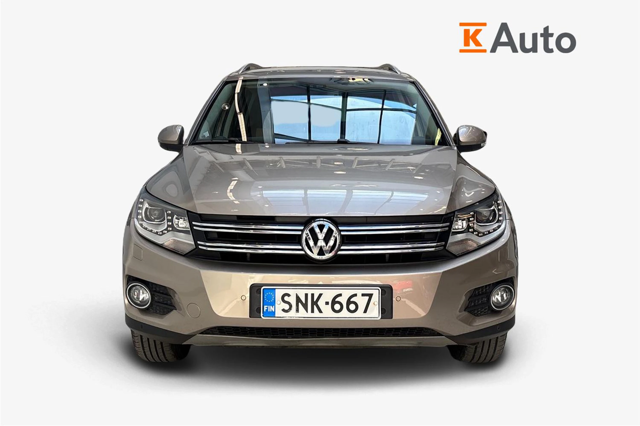 ruskea (beige) Volkswagen Tiguan 2015 kuva 4.
