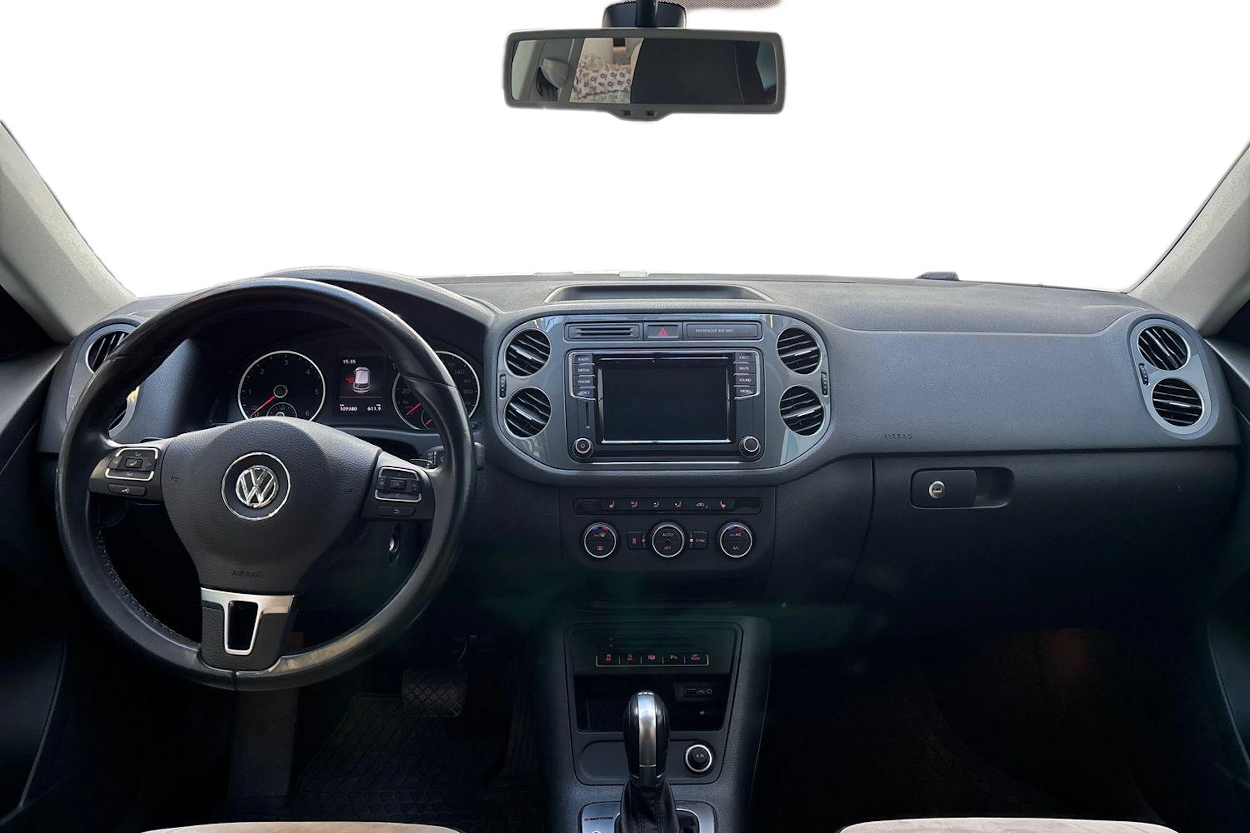 ruskea (beige) Volkswagen Tiguan 2015 kuva 7.