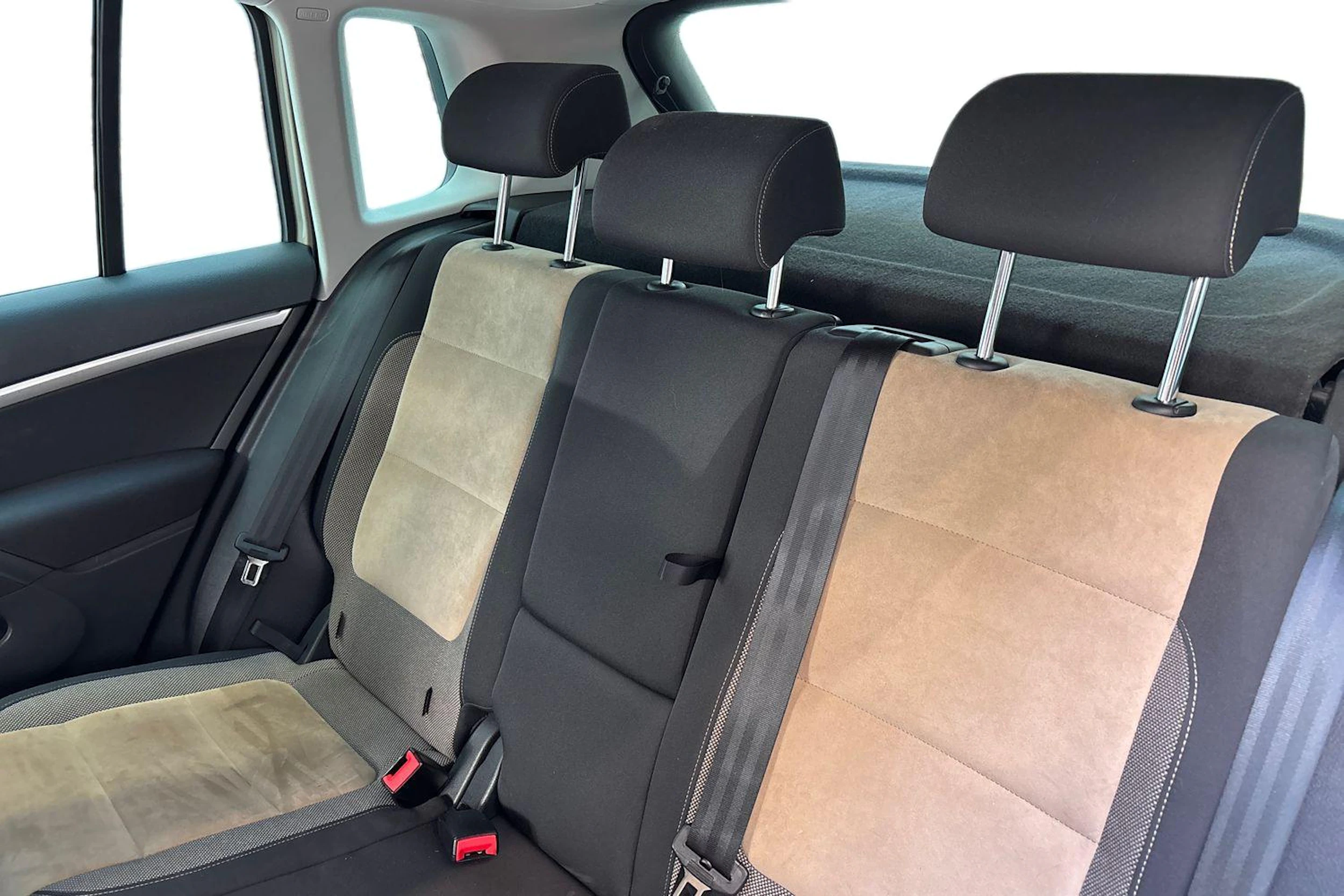 ruskea (beige) Volkswagen Tiguan 2015 kuva 8.