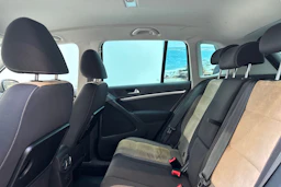 ruskea (beige) Volkswagen Tiguan 2015 kuva 13.