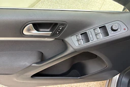 ruskea (beige) Volkswagen Tiguan 2015 kuva 14.