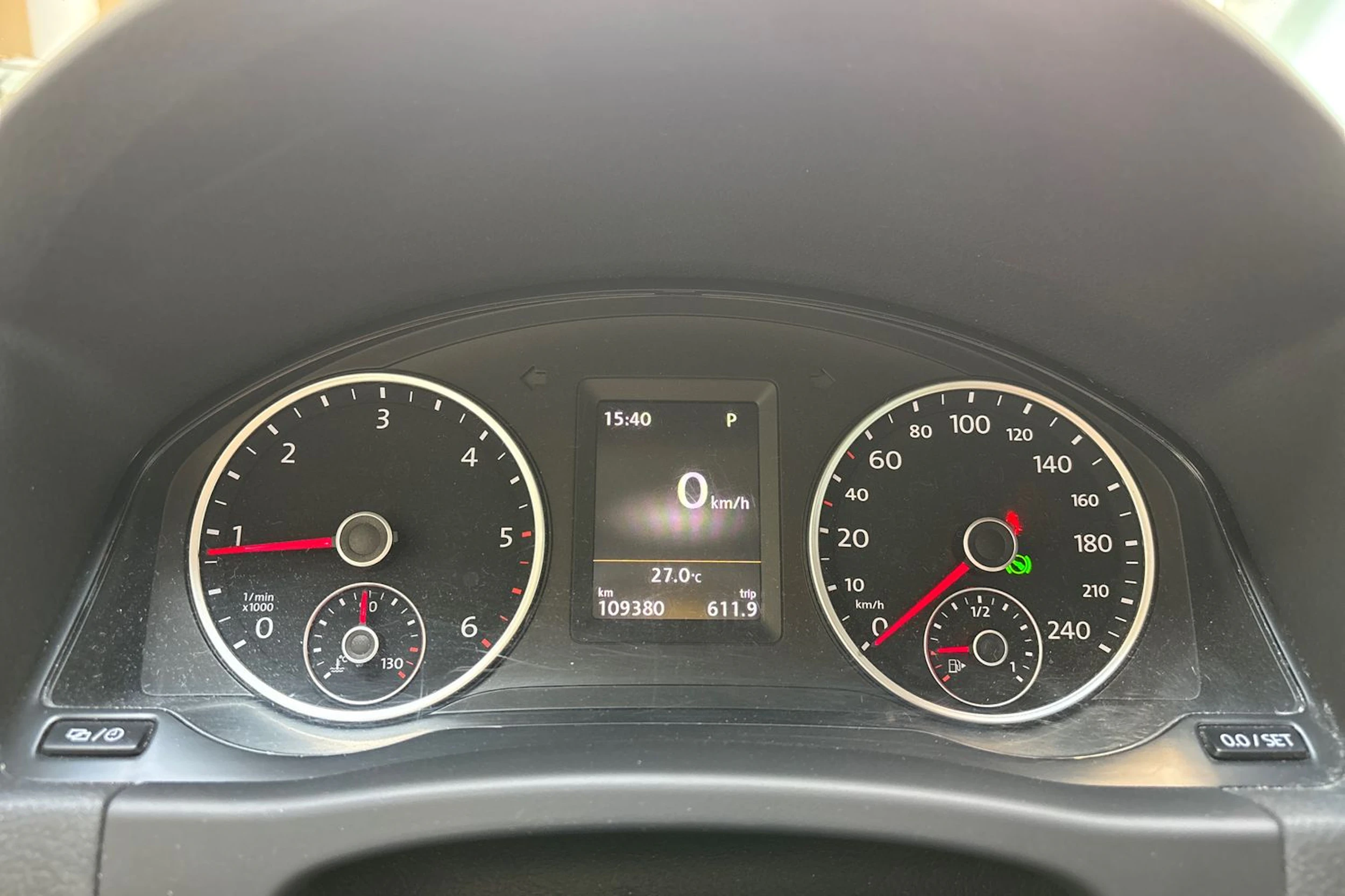 ruskea (beige) Volkswagen Tiguan 2015 kuva 17.