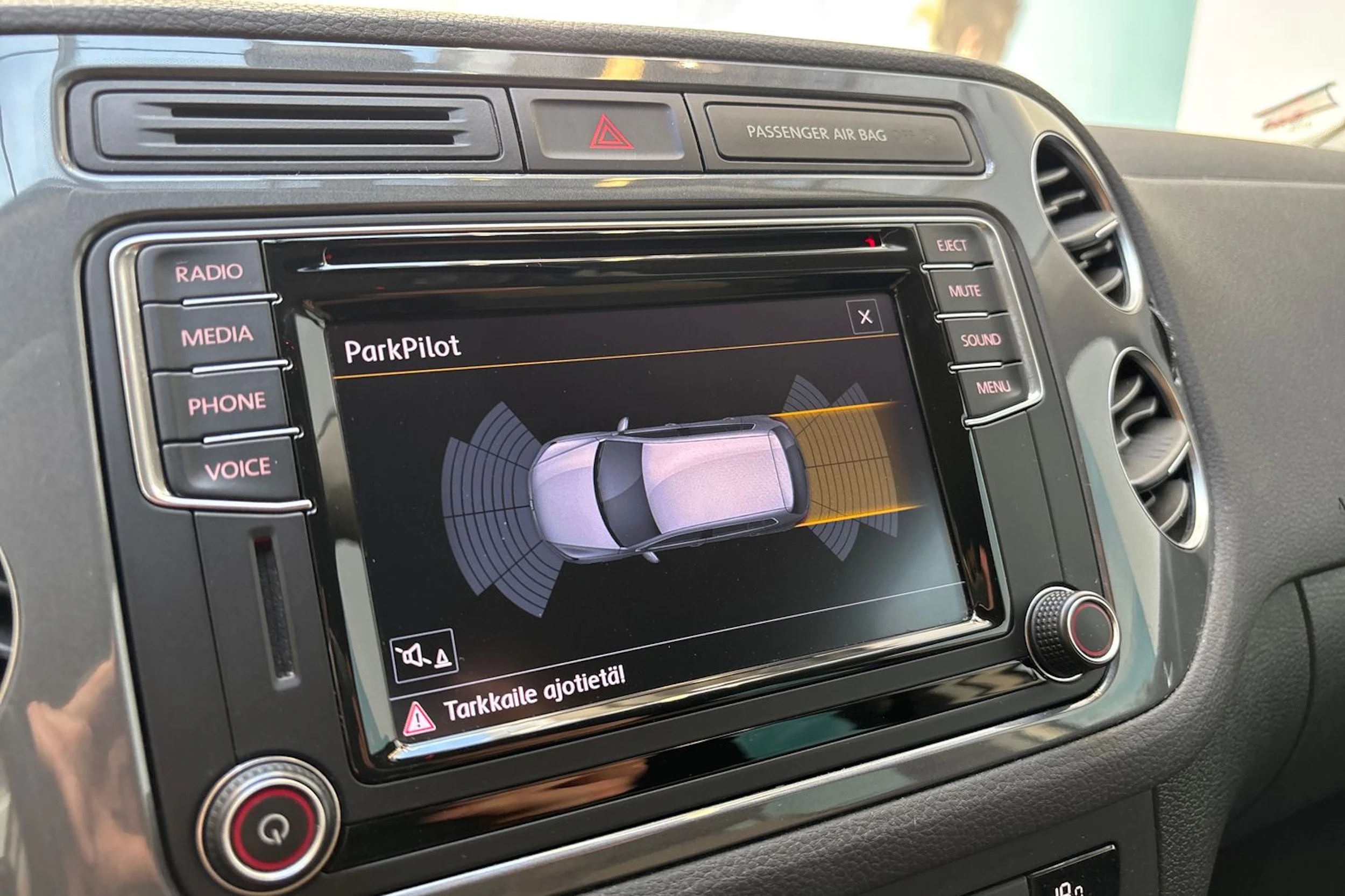 ruskea (beige) Volkswagen Tiguan 2015 kuva 20.