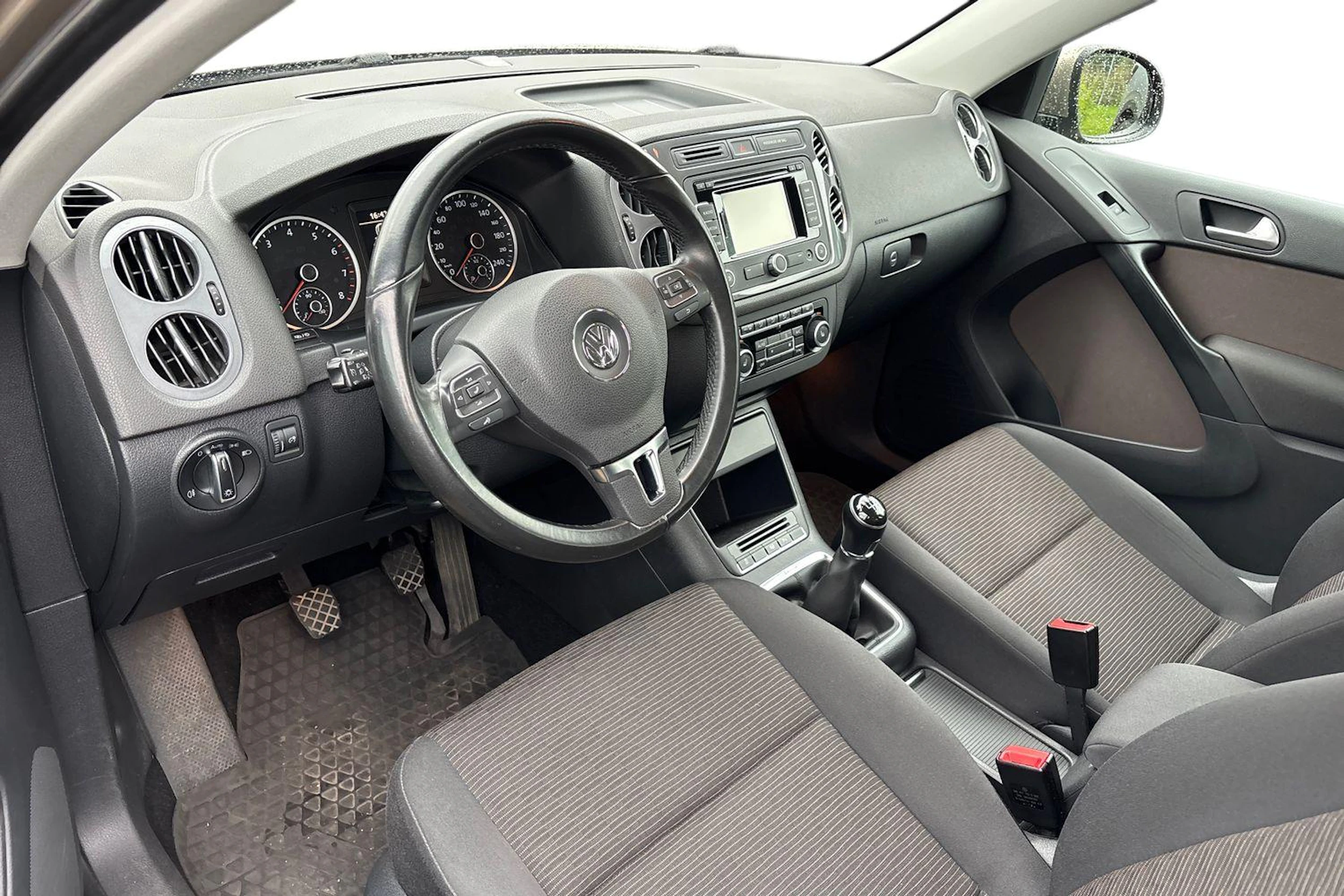met. ruskea (beige) Volkswagen Tiguan 2015 kuva 3.