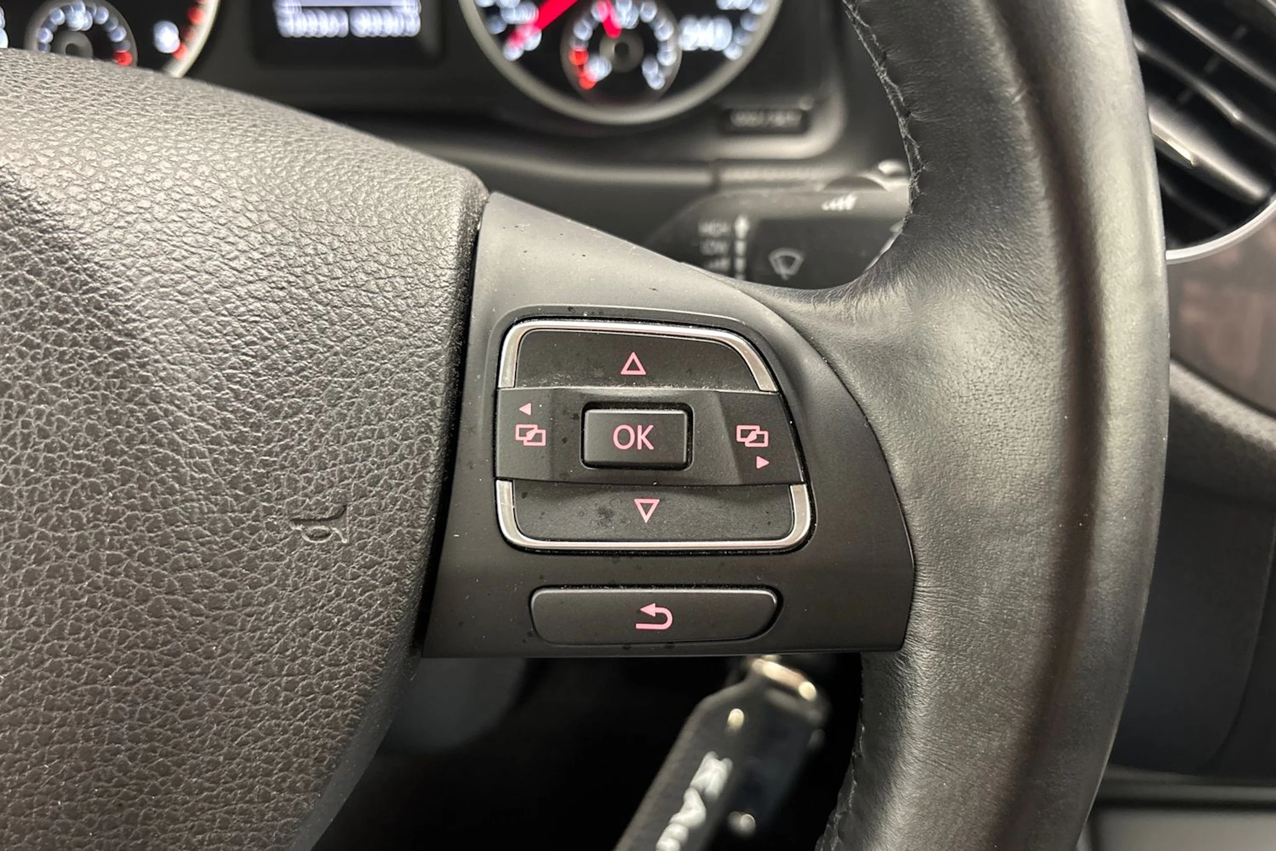 met. ruskea (beige) Volkswagen Tiguan 2015 kuva 14.