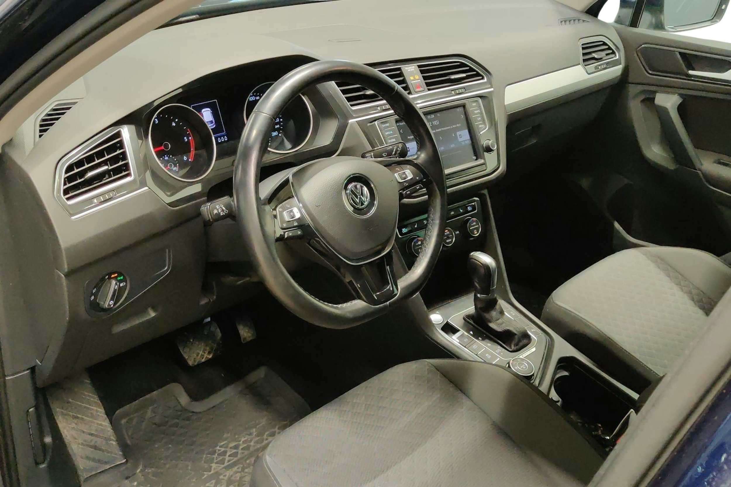 Sininen Volkswagen Tiguan 2016 kuva 7.