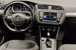 Sininen Volkswagen Tiguan 2016 kuva 9.