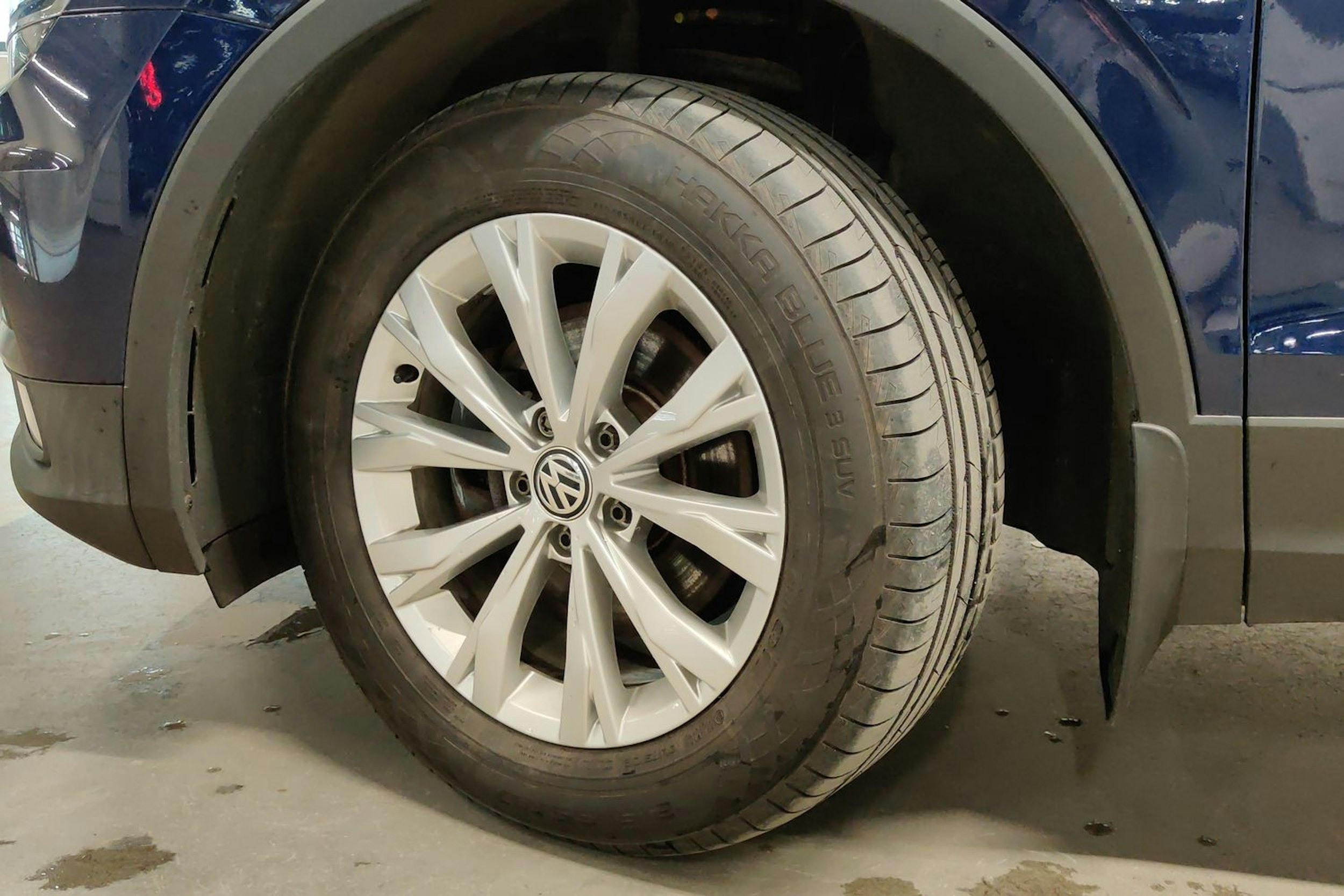 Sininen Volkswagen Tiguan 2016 kuva 13.