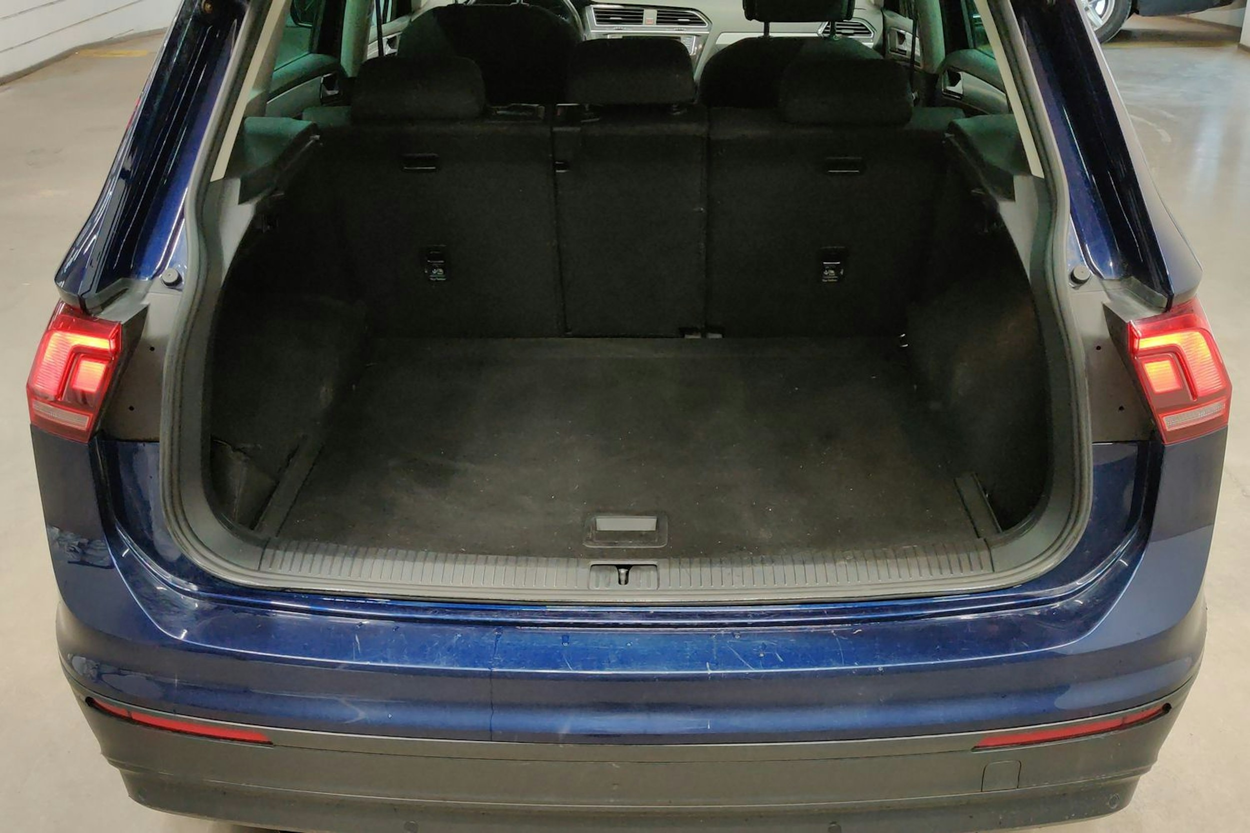 Sininen Volkswagen Tiguan 2016 kuva 14.
