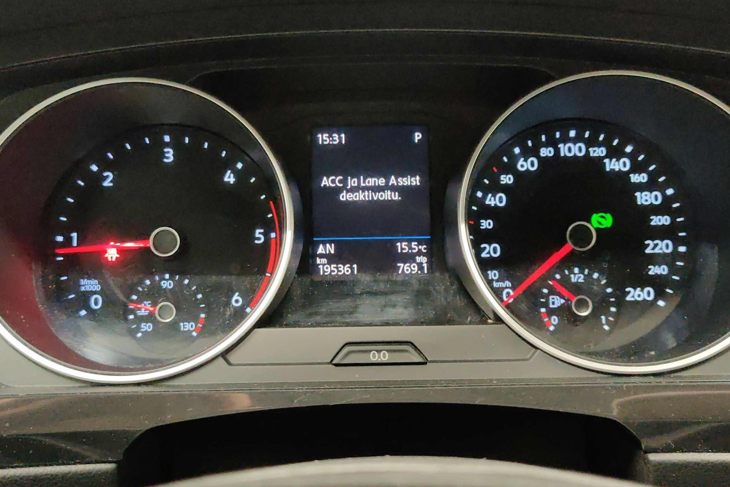 Sininen Volkswagen Tiguan 2016 kuva 16.