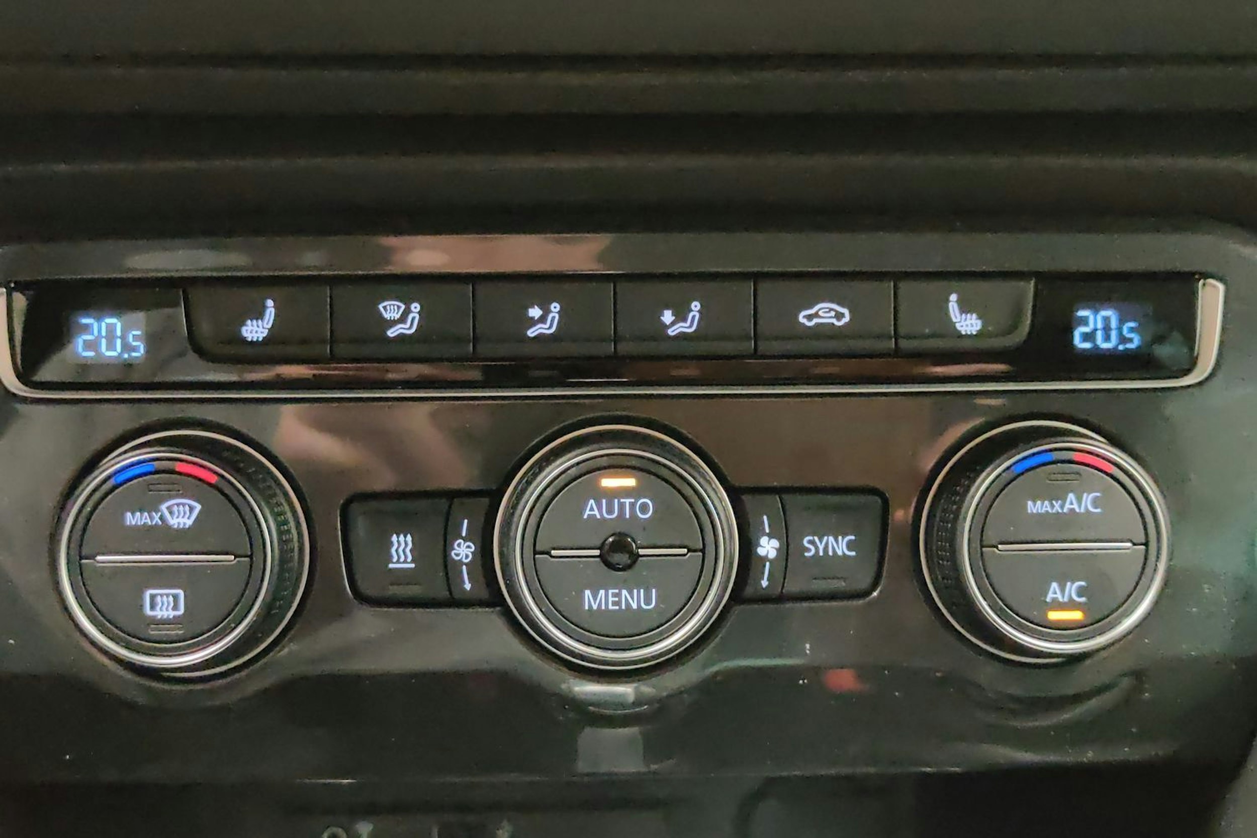 Sininen Volkswagen Tiguan 2016 kuva 18.