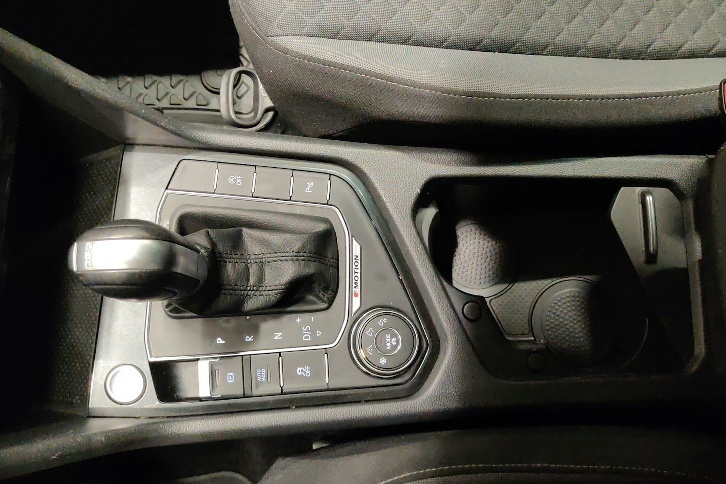 Sininen Volkswagen Tiguan 2016 kuva 19.