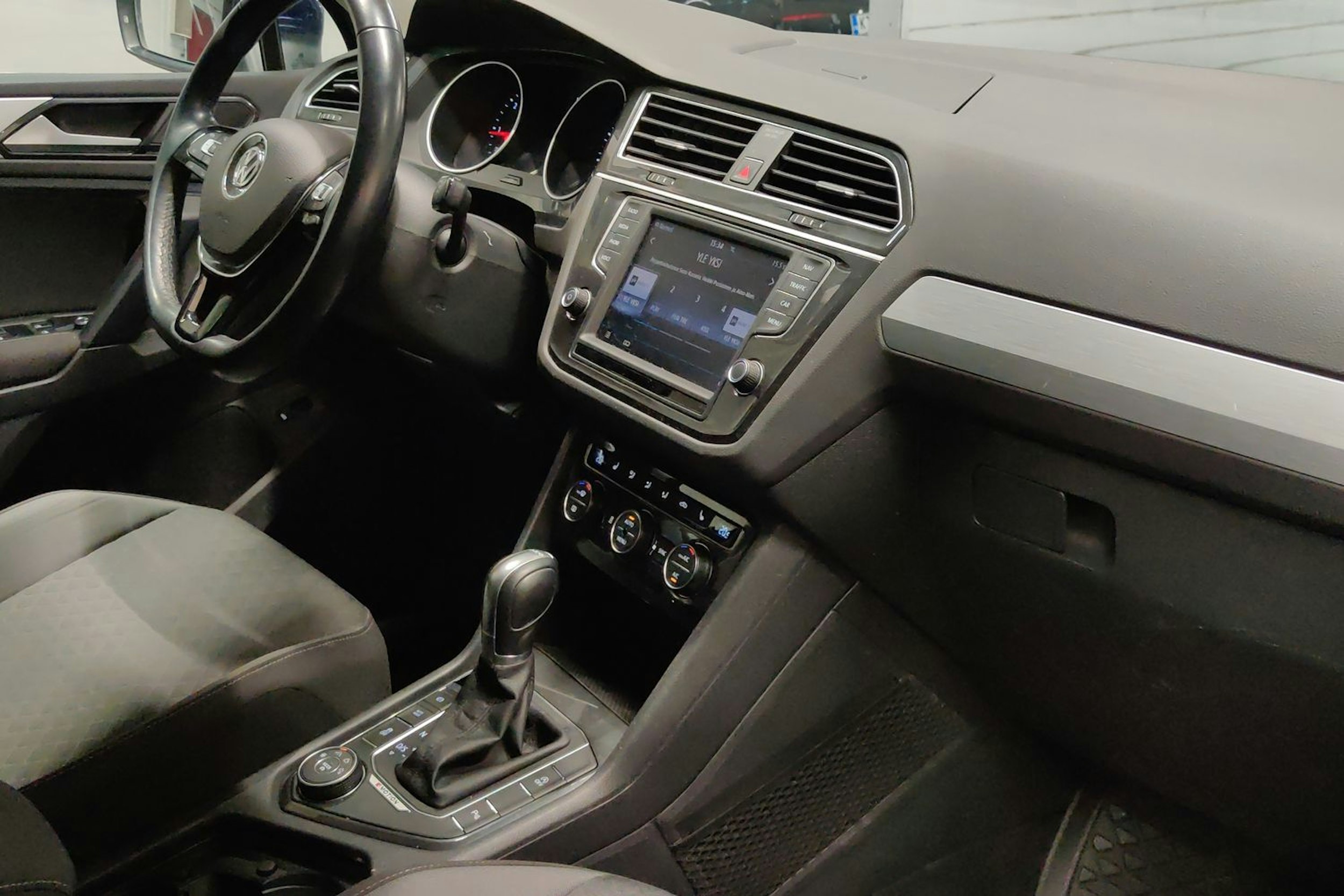Sininen Volkswagen Tiguan 2016 kuva 21.