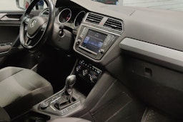 Sininen Volkswagen Tiguan 2016 kuva 21.