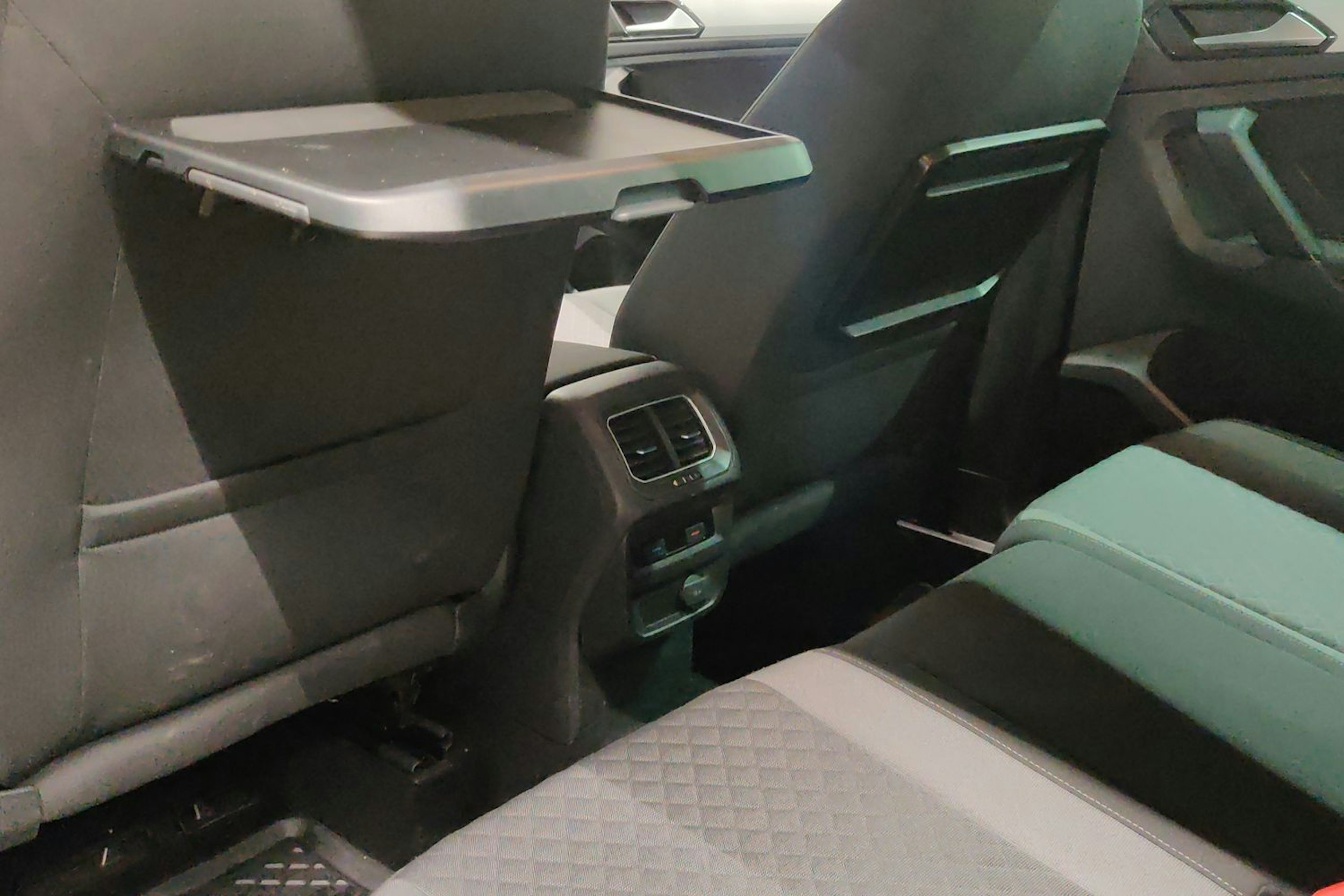 Sininen Volkswagen Tiguan 2016 kuva 22.