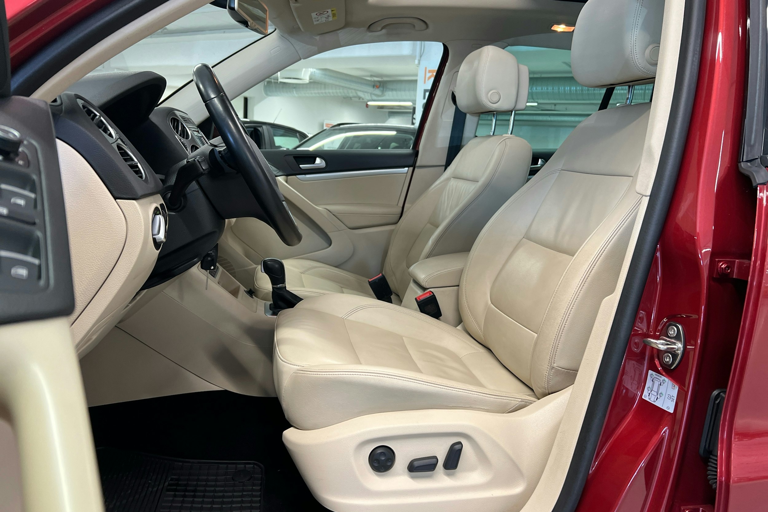 punainen Volkswagen Tiguan 2016 kuva 6.