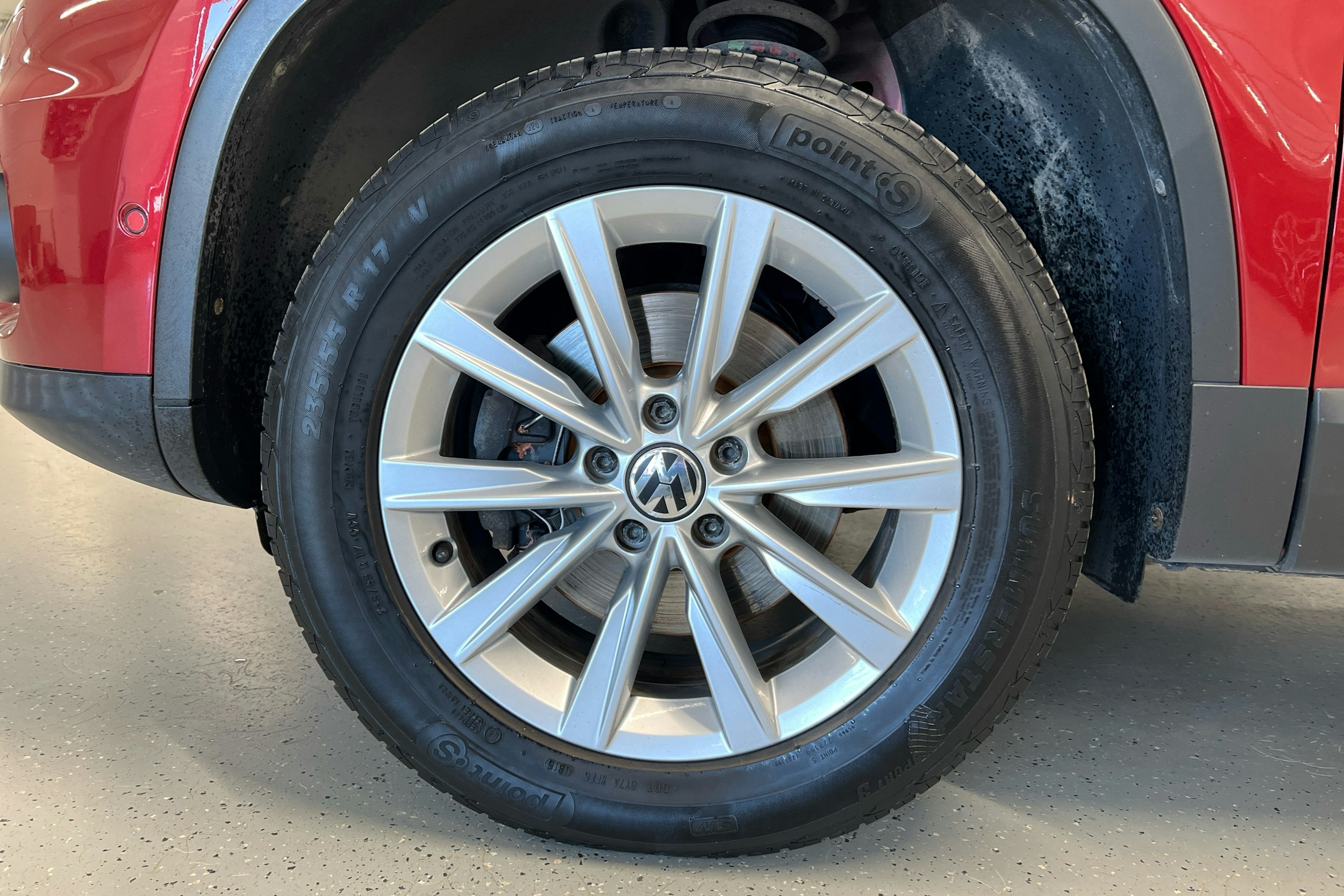 punainen Volkswagen Tiguan 2016 kuva 9.