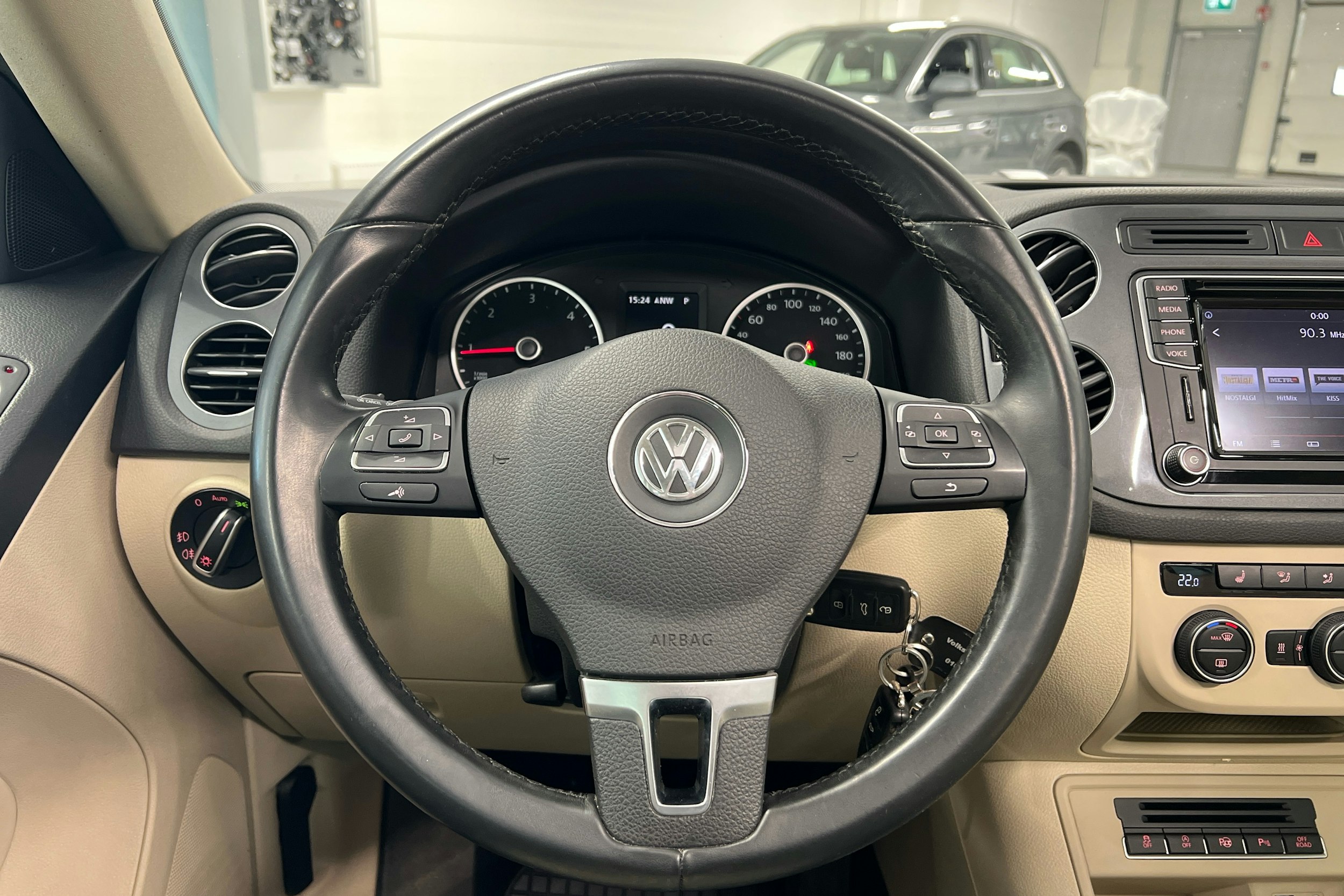 punainen Volkswagen Tiguan 2016 kuva 11.