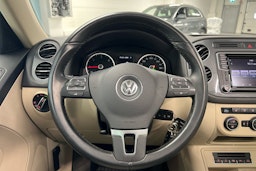 punainen Volkswagen Tiguan 2016 kuva 11.
