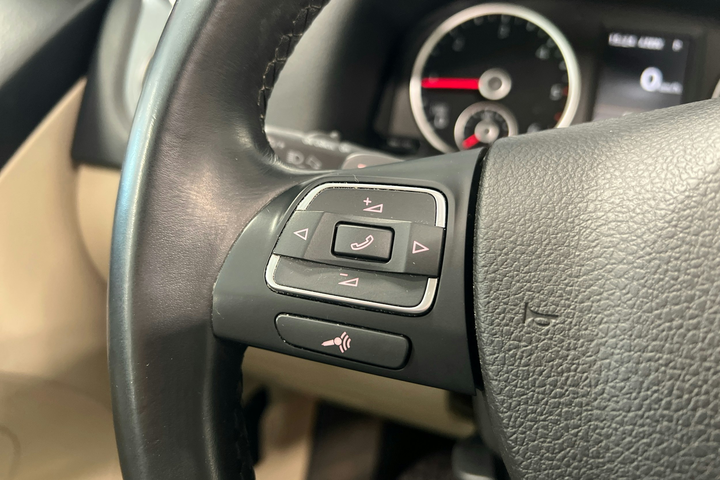 punainen Volkswagen Tiguan 2016 kuva 12.