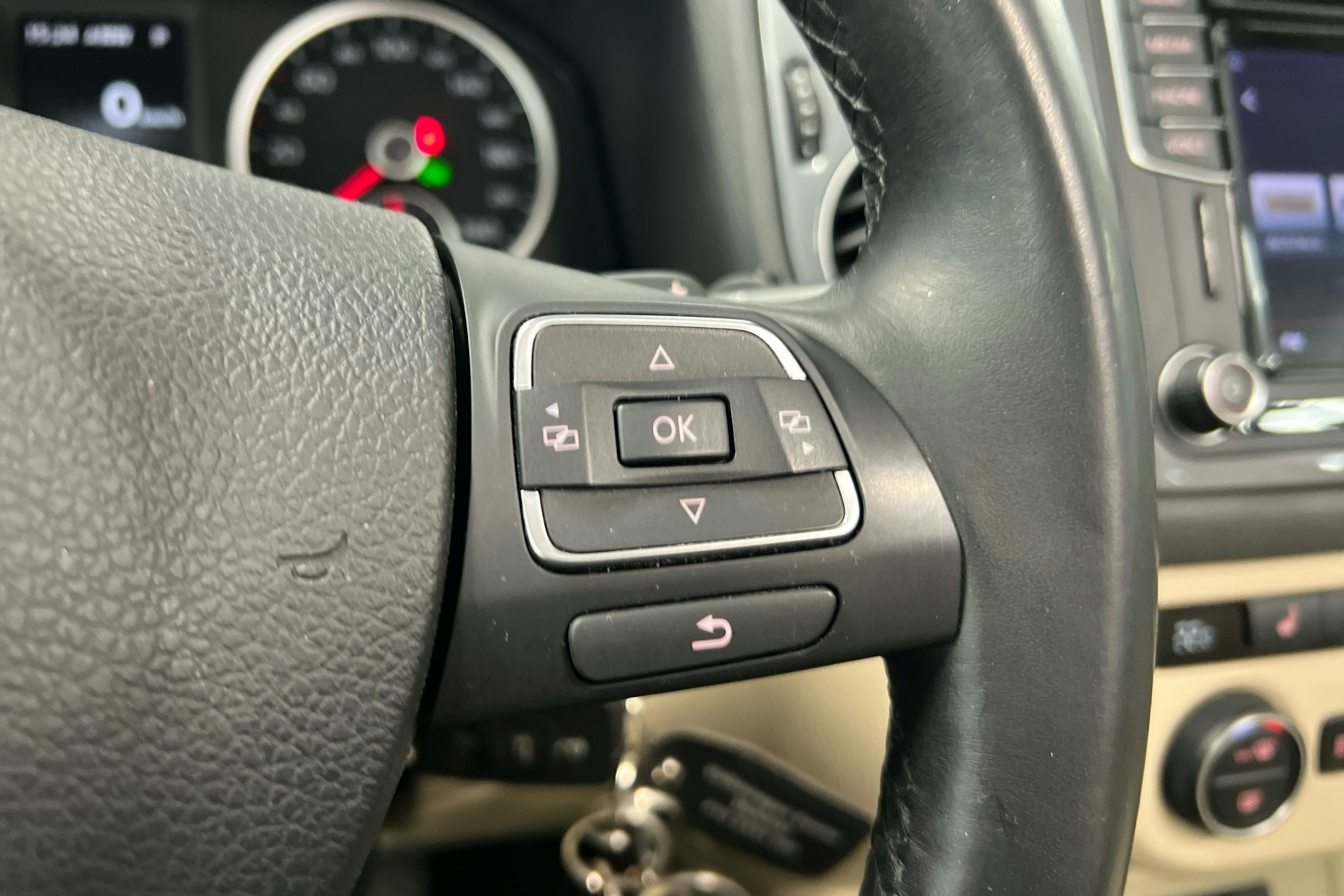 punainen Volkswagen Tiguan 2016 kuva 13.