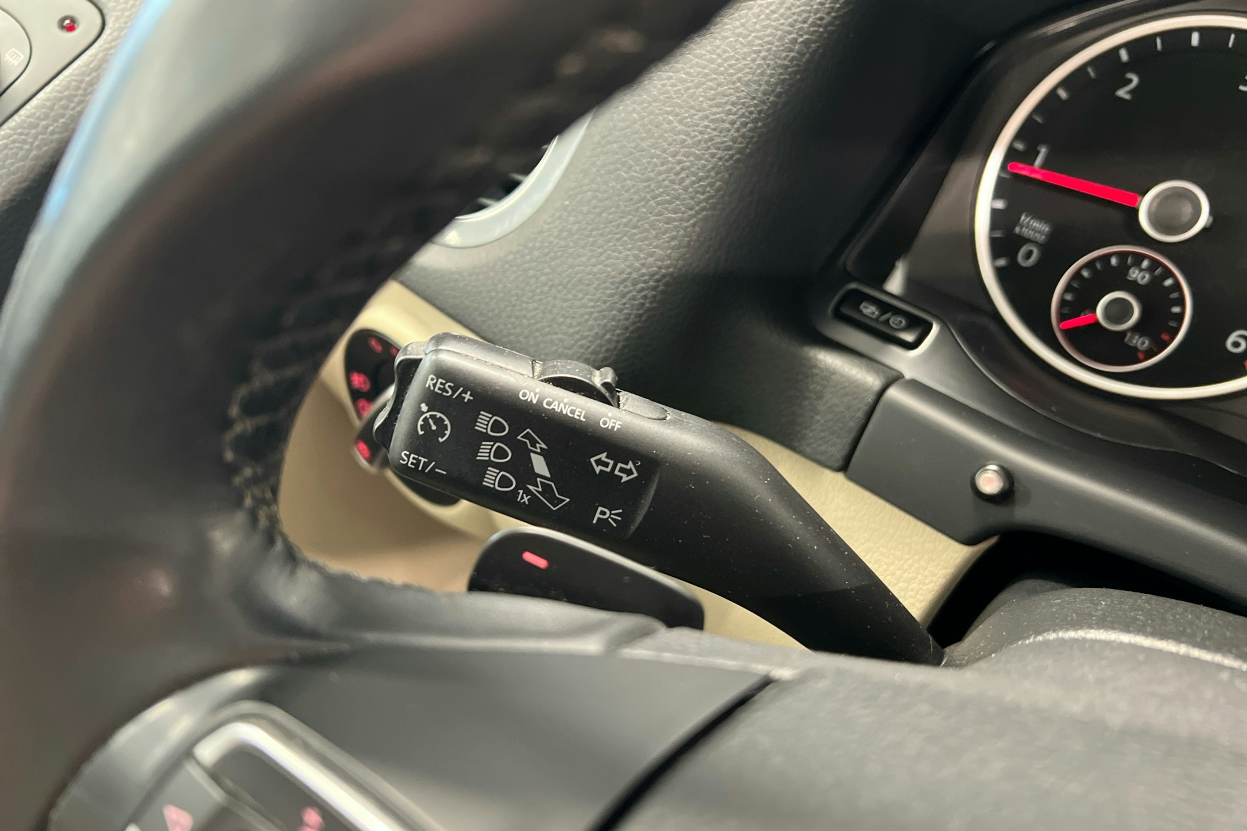 punainen Volkswagen Tiguan 2016 kuva 14.