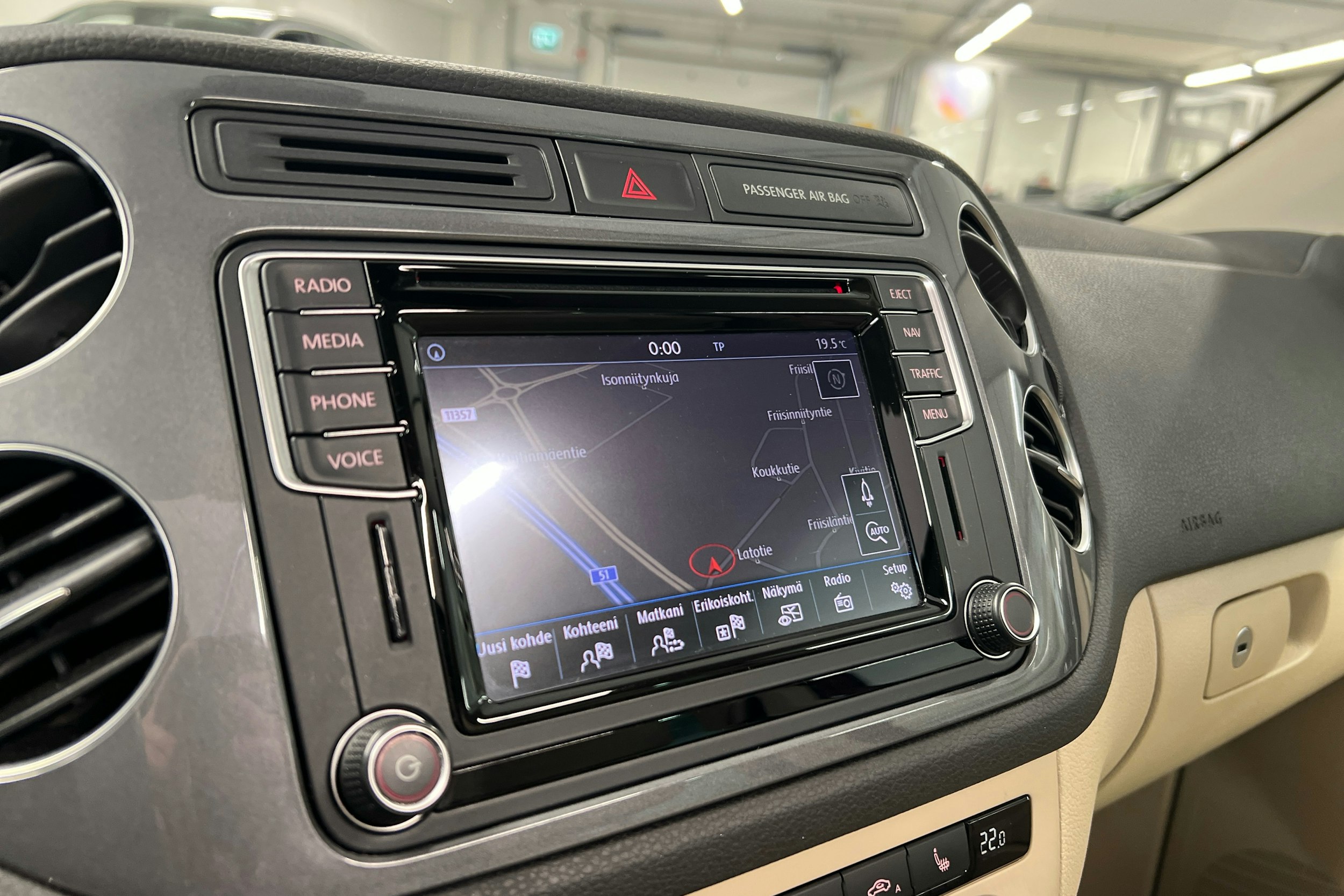 punainen Volkswagen Tiguan 2016 kuva 17.