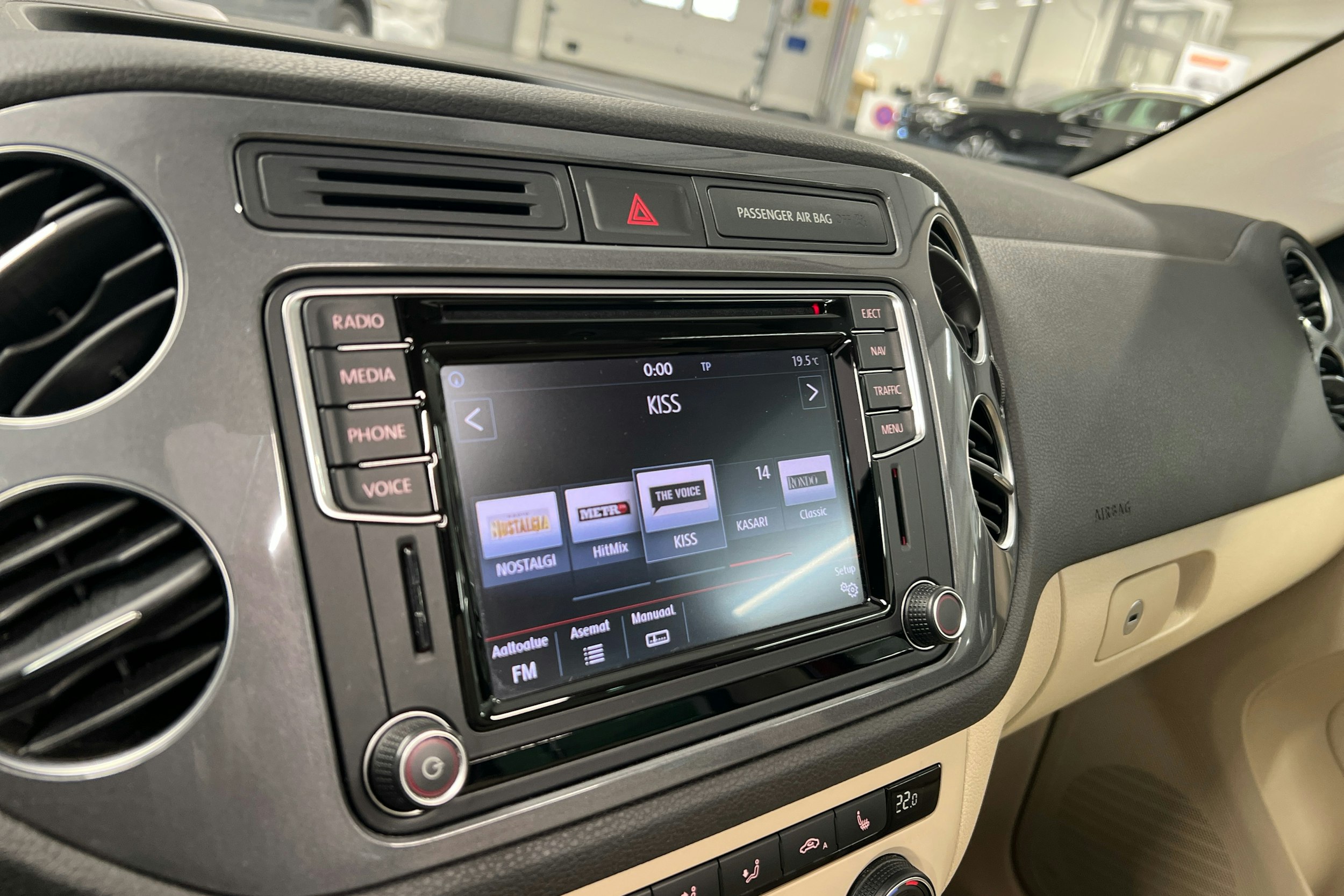 punainen Volkswagen Tiguan 2016 kuva 19.