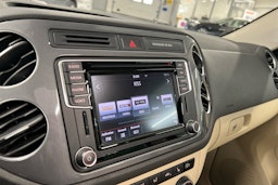 punainen Volkswagen Tiguan 2016 kuva 19.
