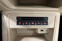 punainen Volkswagen Tiguan 2016 kuva 22.