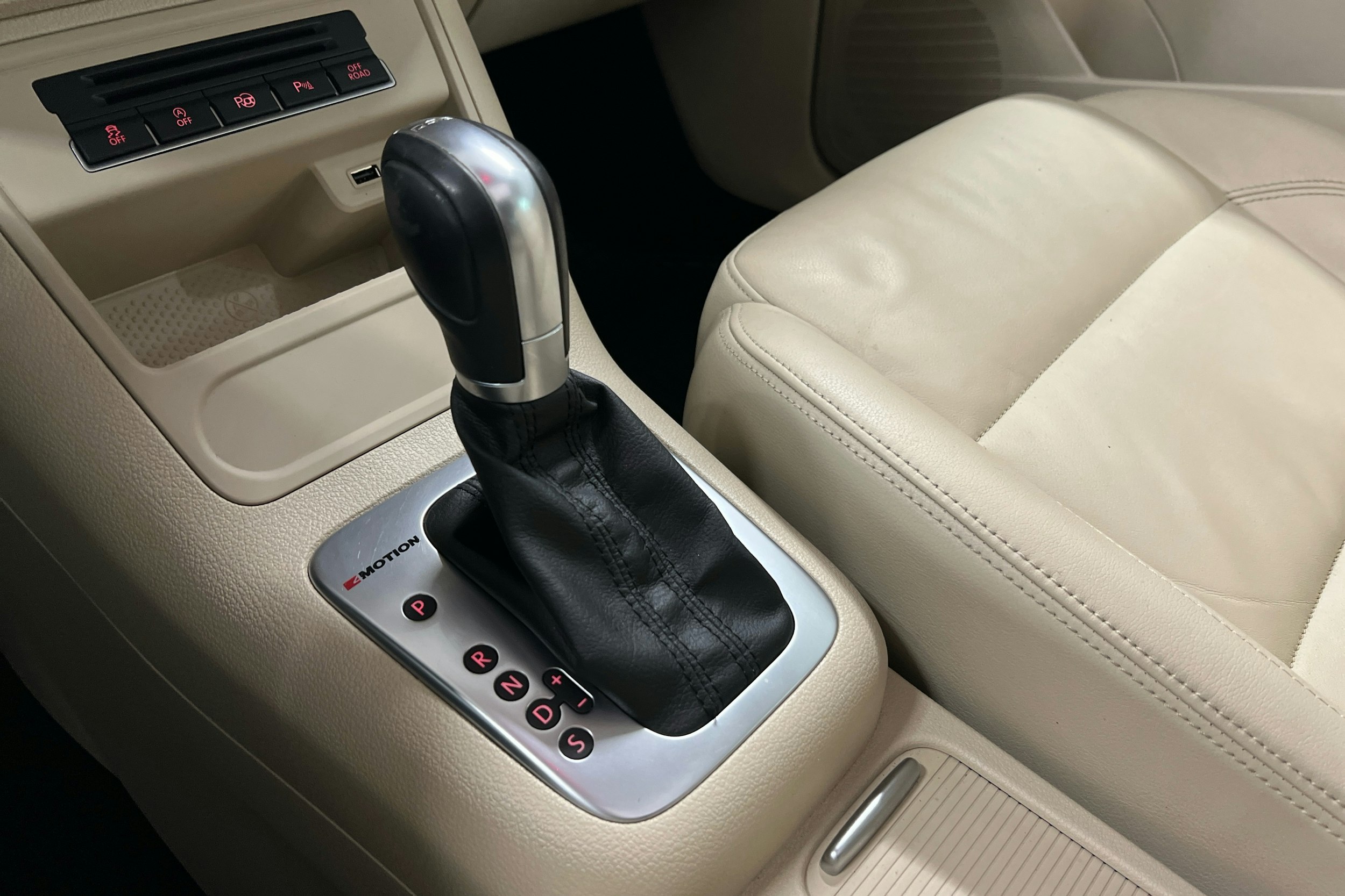 punainen Volkswagen Tiguan 2016 kuva 23.