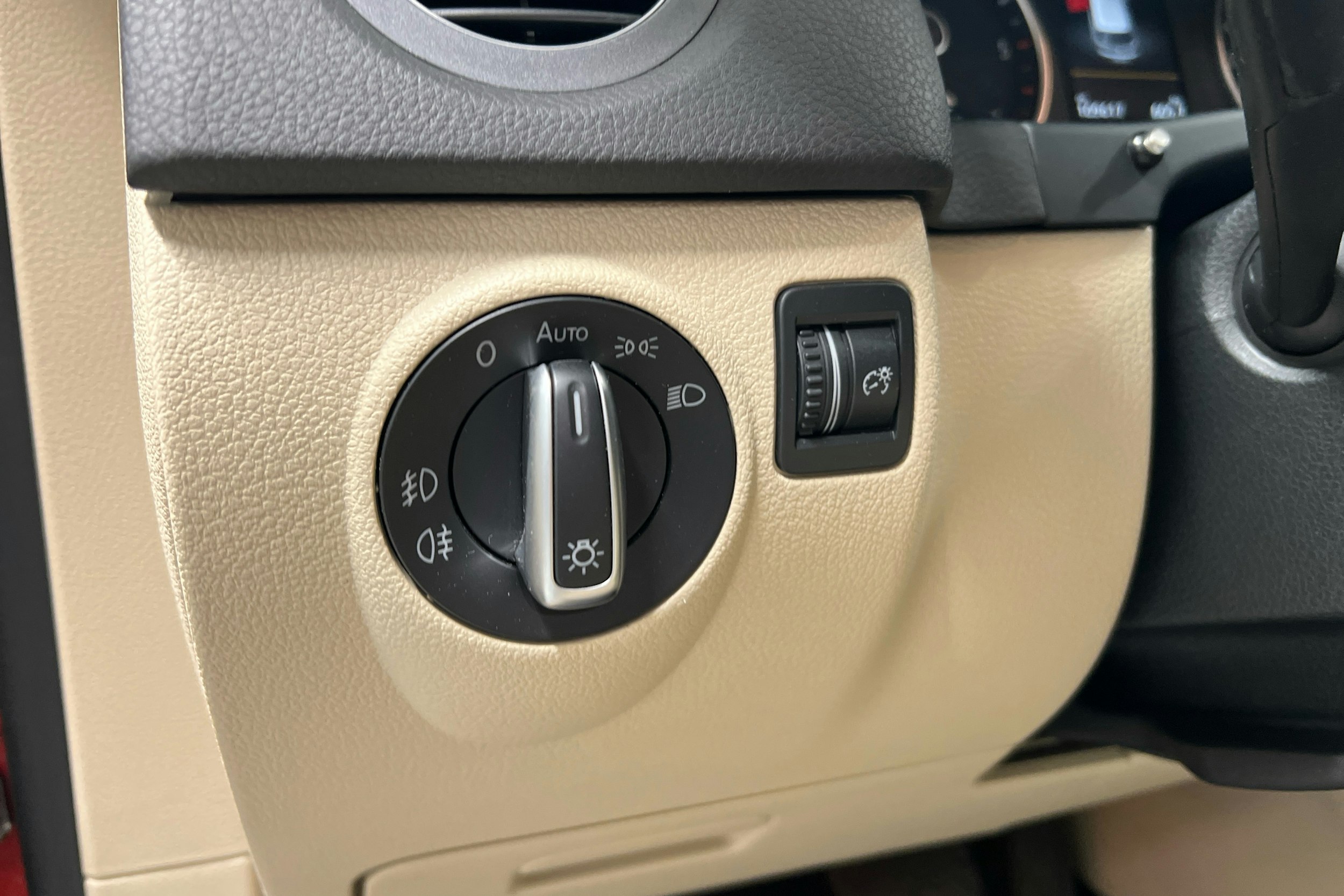 punainen Volkswagen Tiguan 2016 kuva 24.
