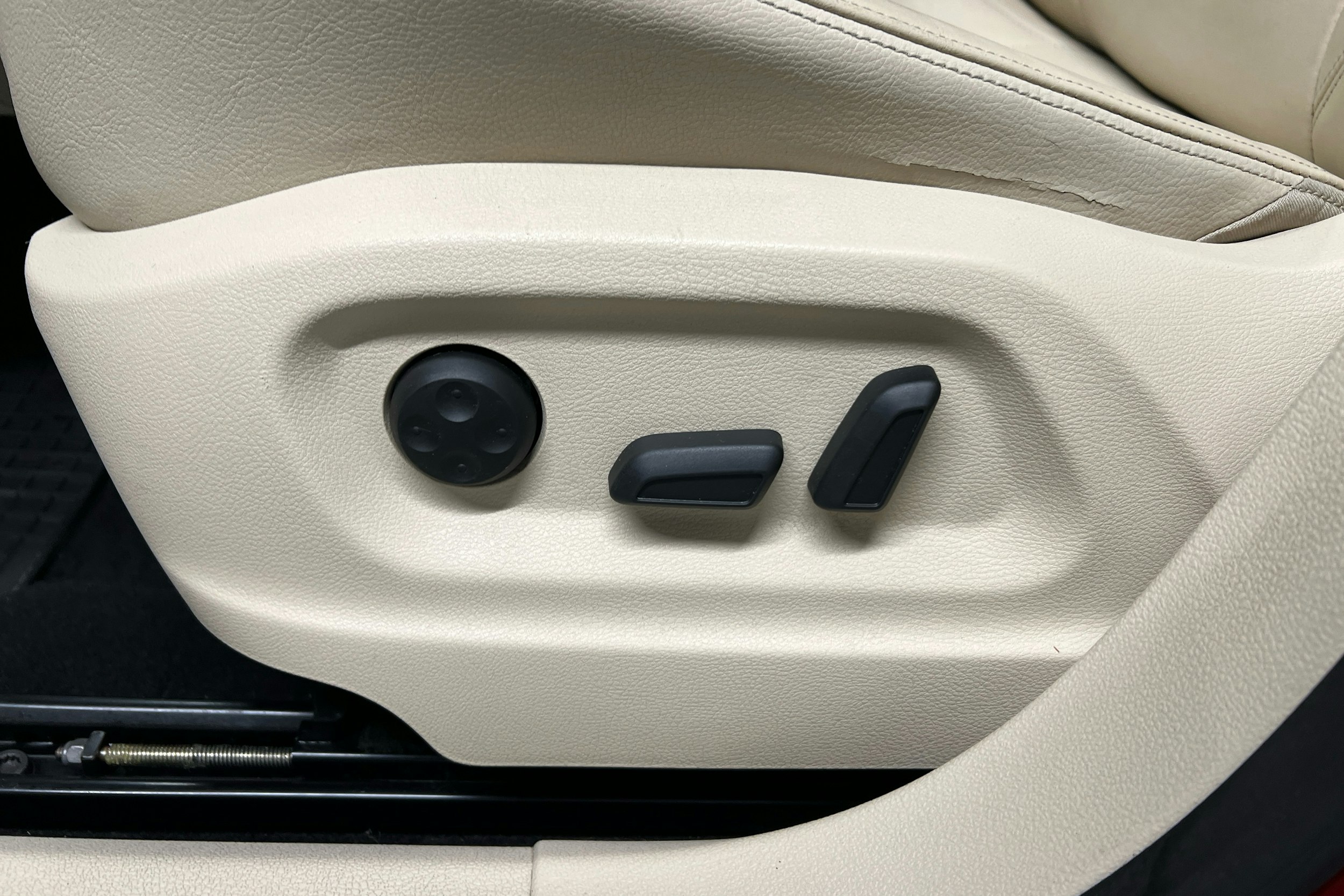 punainen Volkswagen Tiguan 2016 kuva 26.