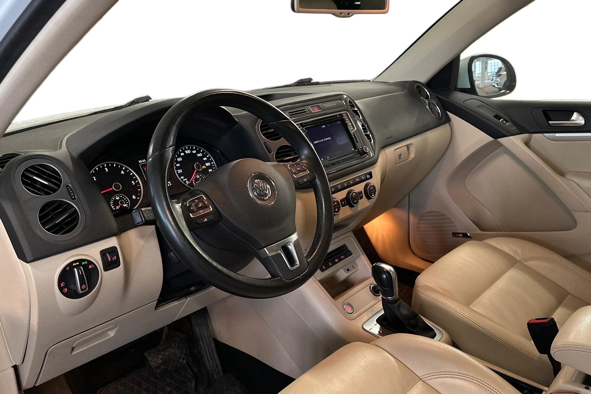 valkoinen Volkswagen Tiguan 2016 kuva 3.