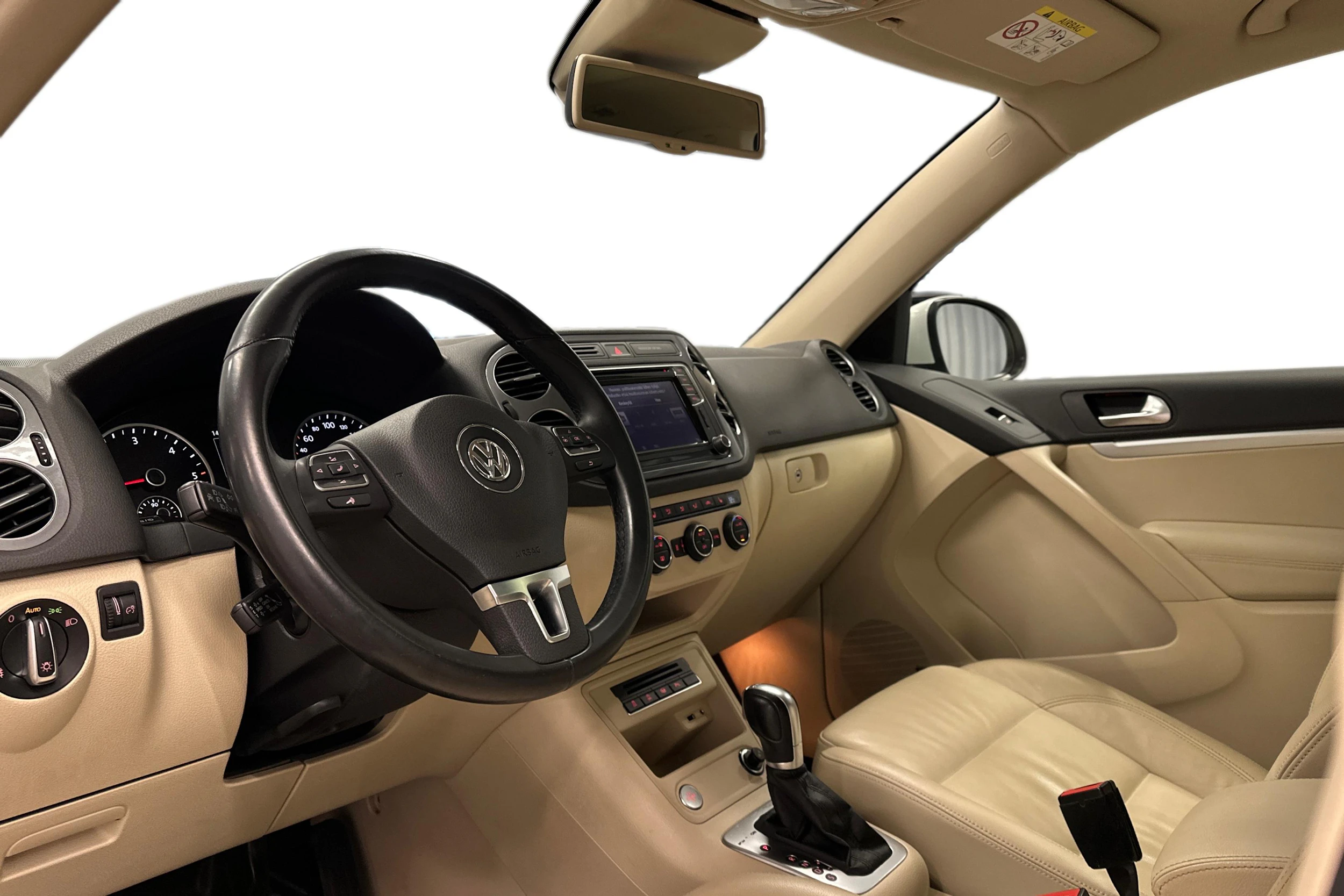 valkoinen Volkswagen Tiguan 2016 kuva 6.