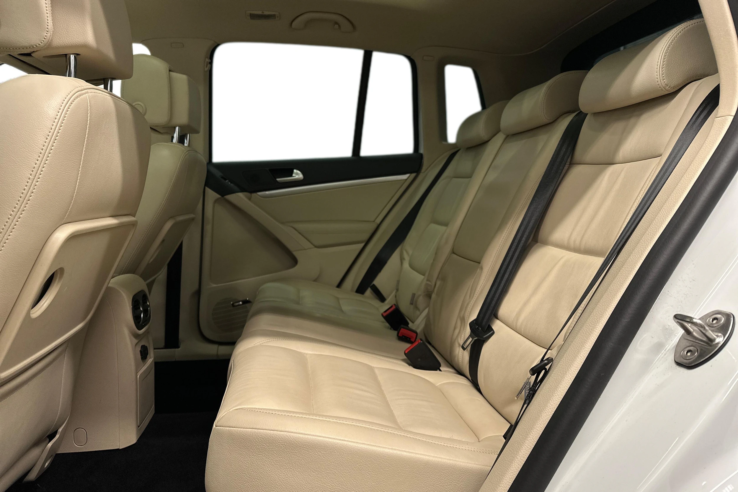 valkoinen Volkswagen Tiguan 2016 kuva 8.