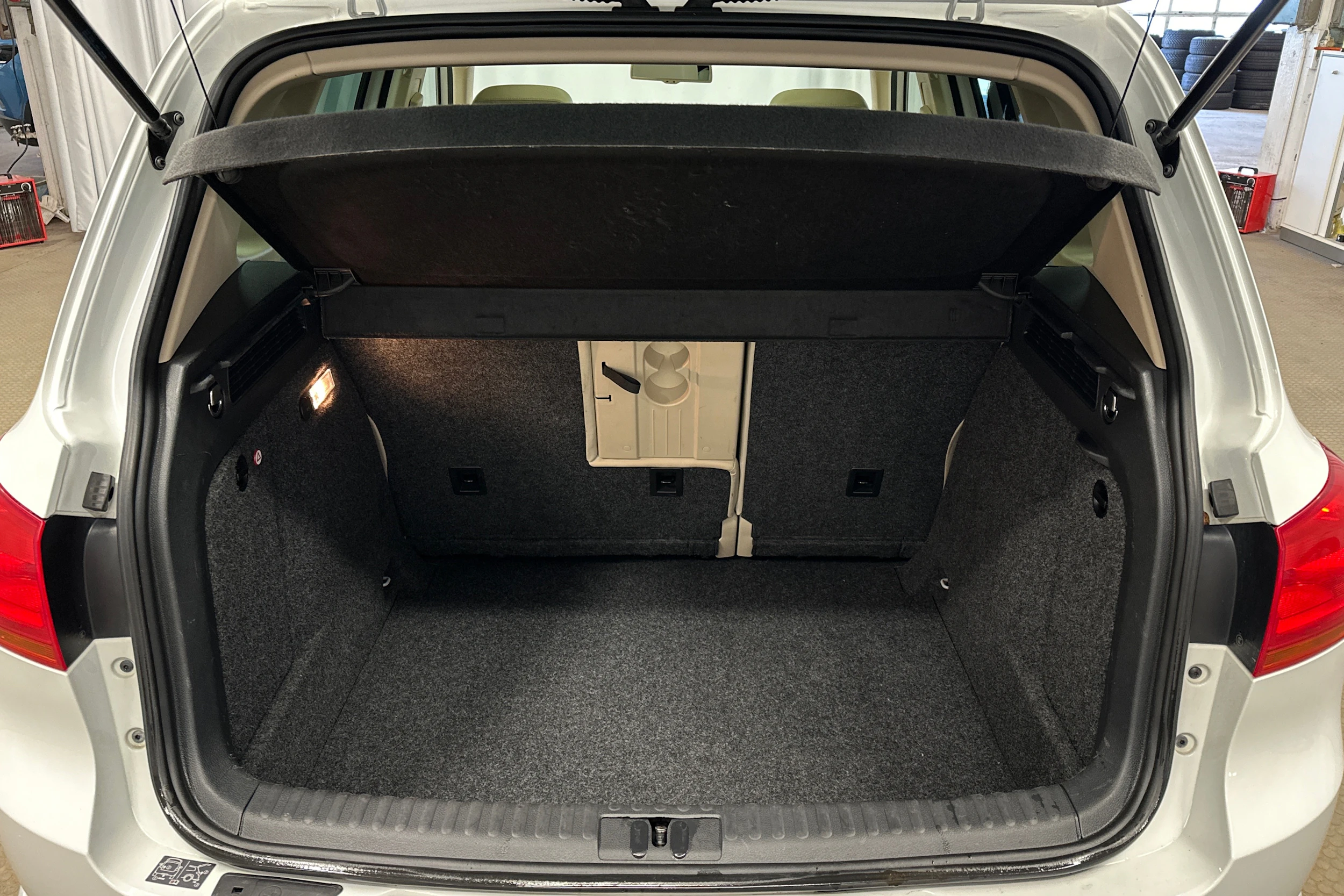 valkoinen Volkswagen Tiguan 2016 kuva 11.